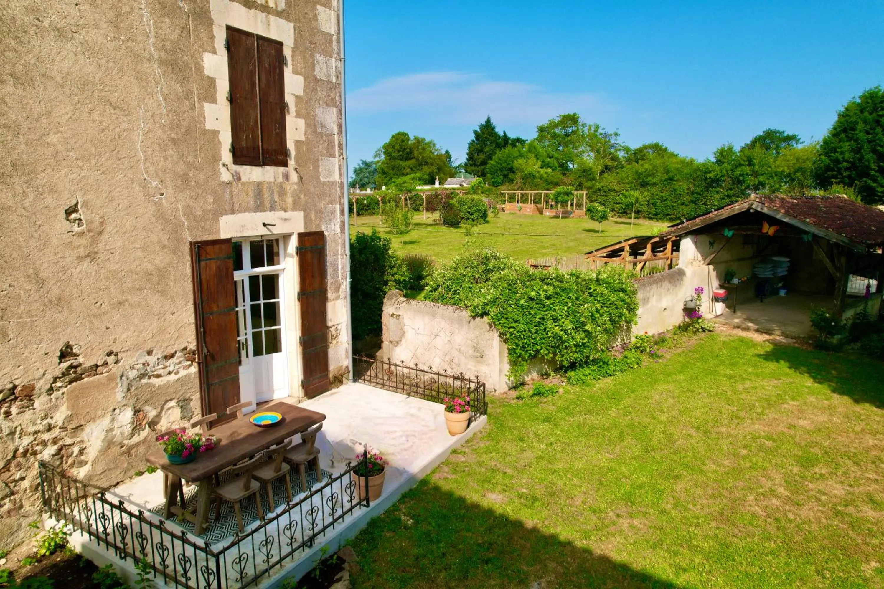 Balcony/Terrace in A L'Ombre Du Marronnier GITES