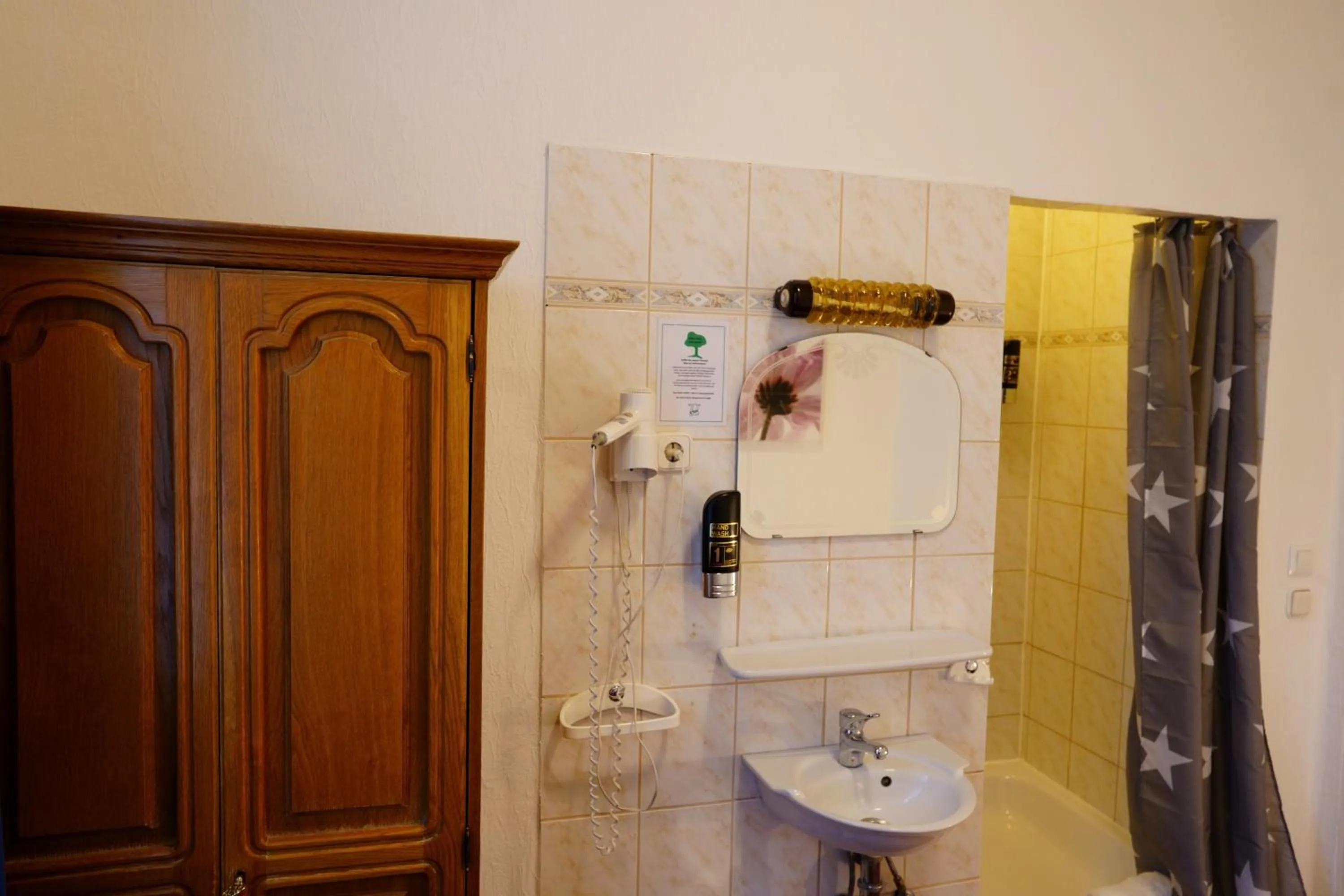 Shower in Hotel Margrit