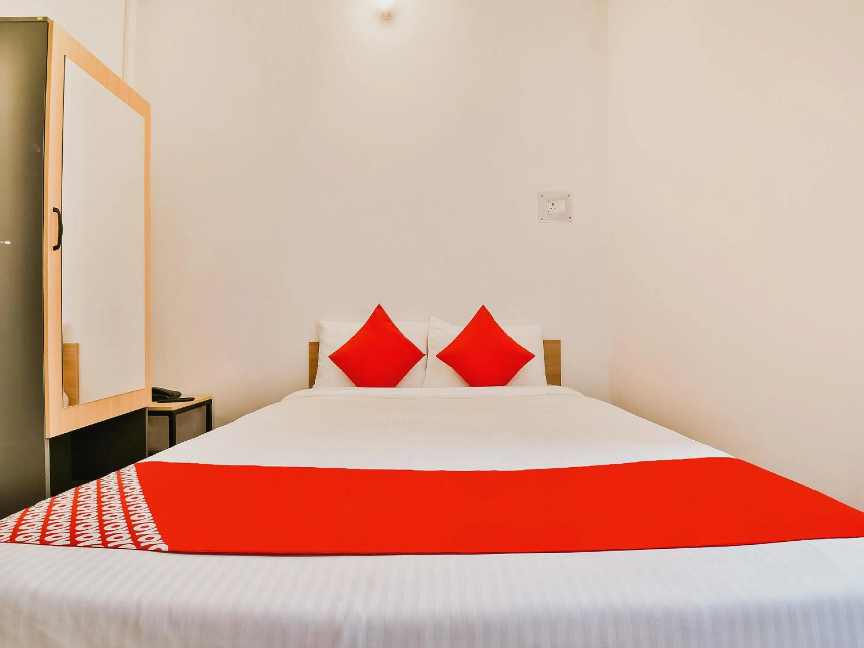 Bedroom, Bed in Hotel O AG Colony Park Patna Formerly Capital Pearl