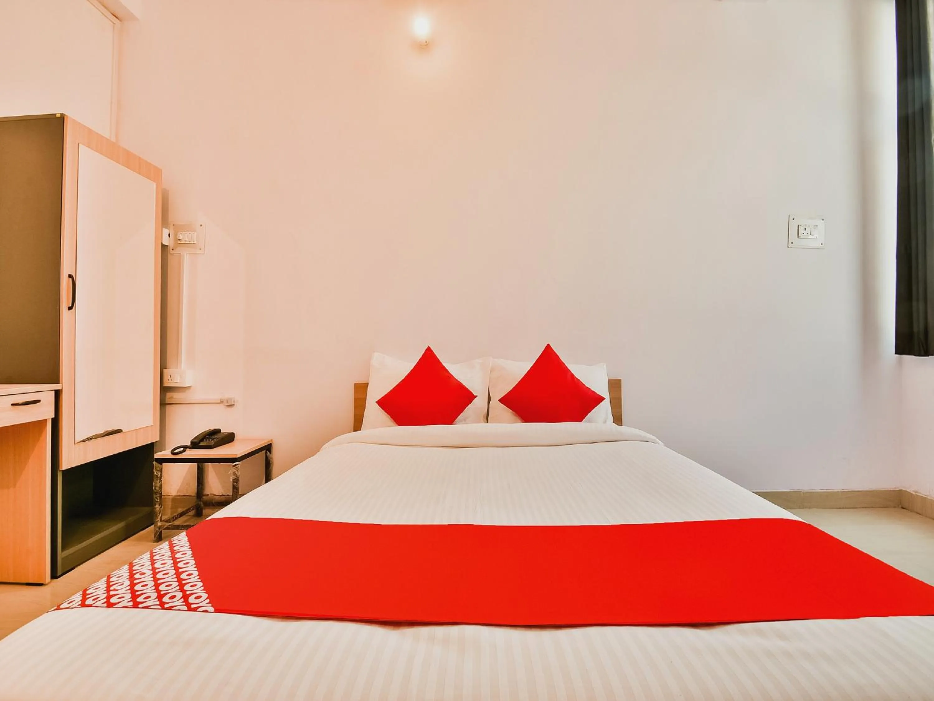 Bedroom, Bed in Hotel O AG Colony Park Patna Formerly Capital Pearl