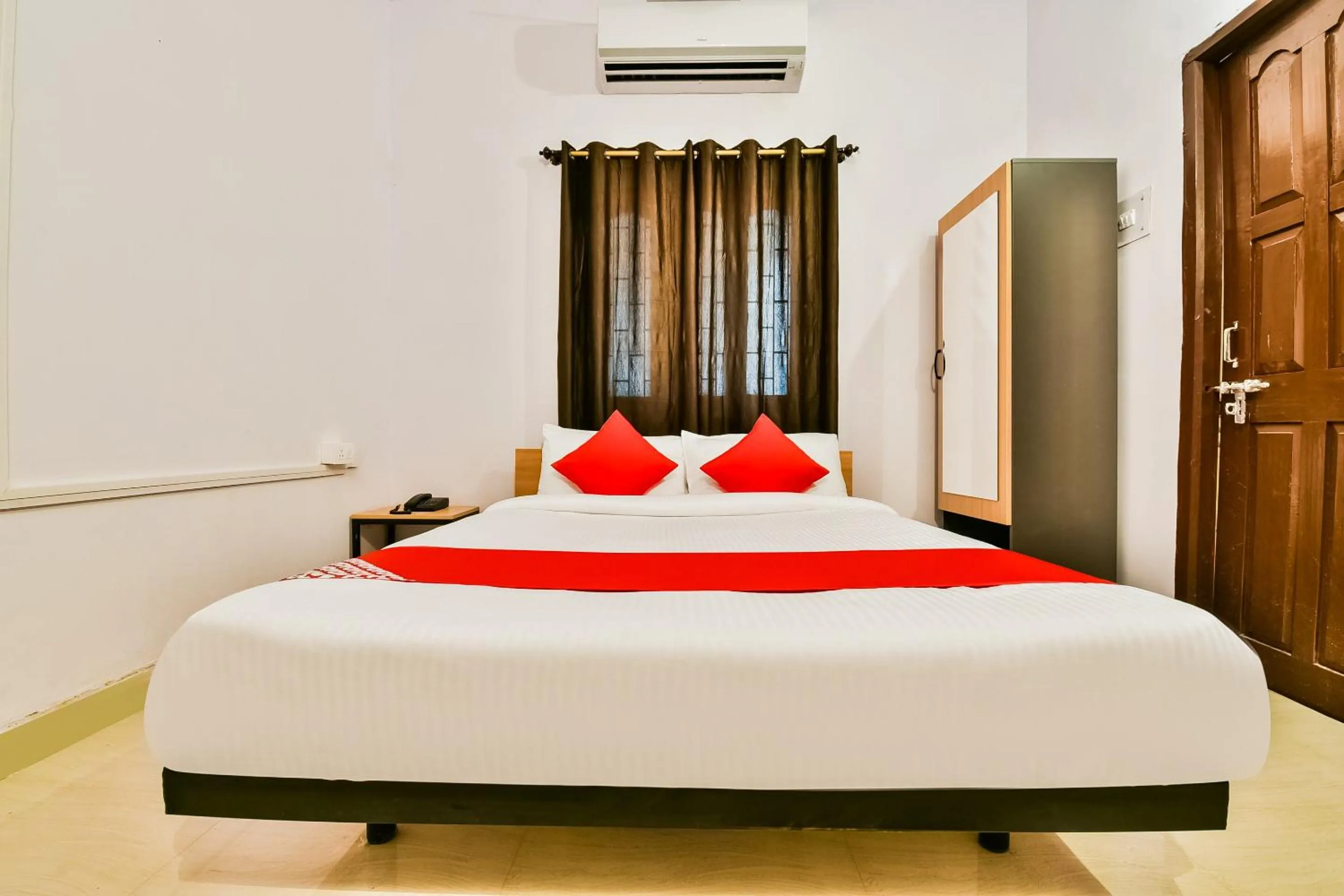 Bedroom, Bed in Hotel O AG Colony Park Patna Formerly Capital Pearl