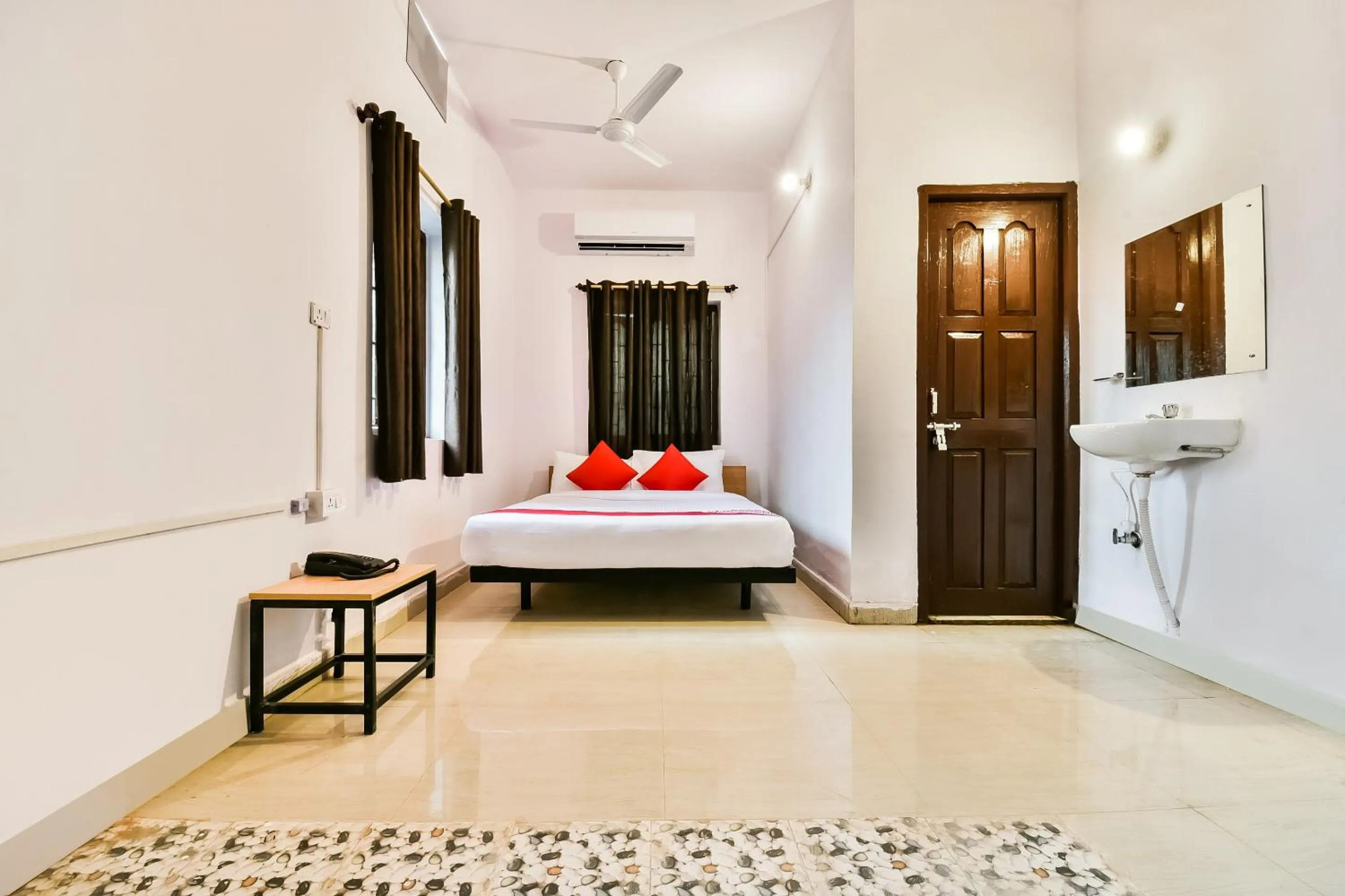 Bedroom, Bed in Hotel O AG Colony Park Patna Formerly Capital Pearl