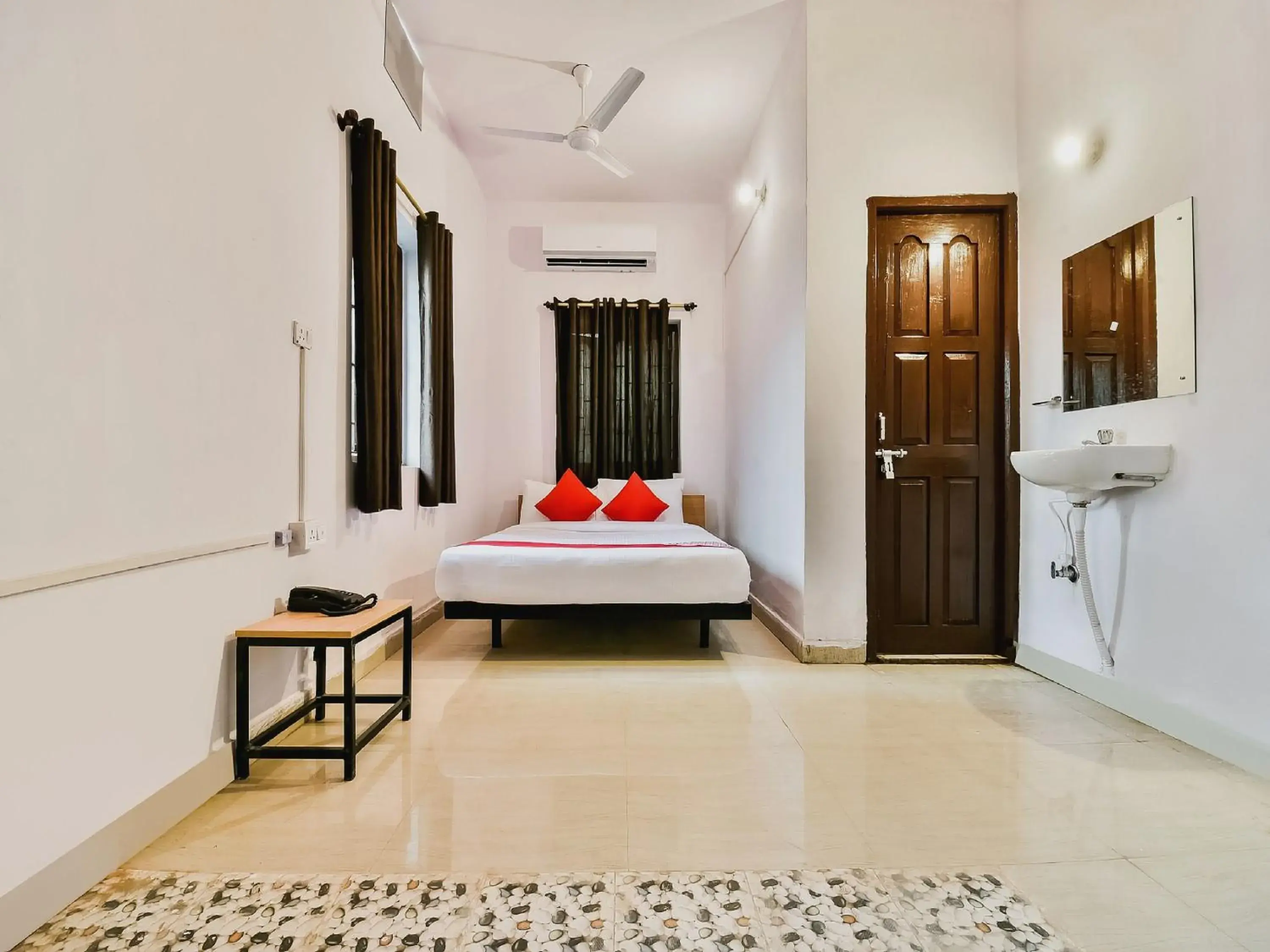 Bedroom, Bed in Hotel O AG Colony Park Patna Formerly Capital Pearl Bedroom, Bed in Hotel O AG Colony Park Patna Formerly Capital Pearl