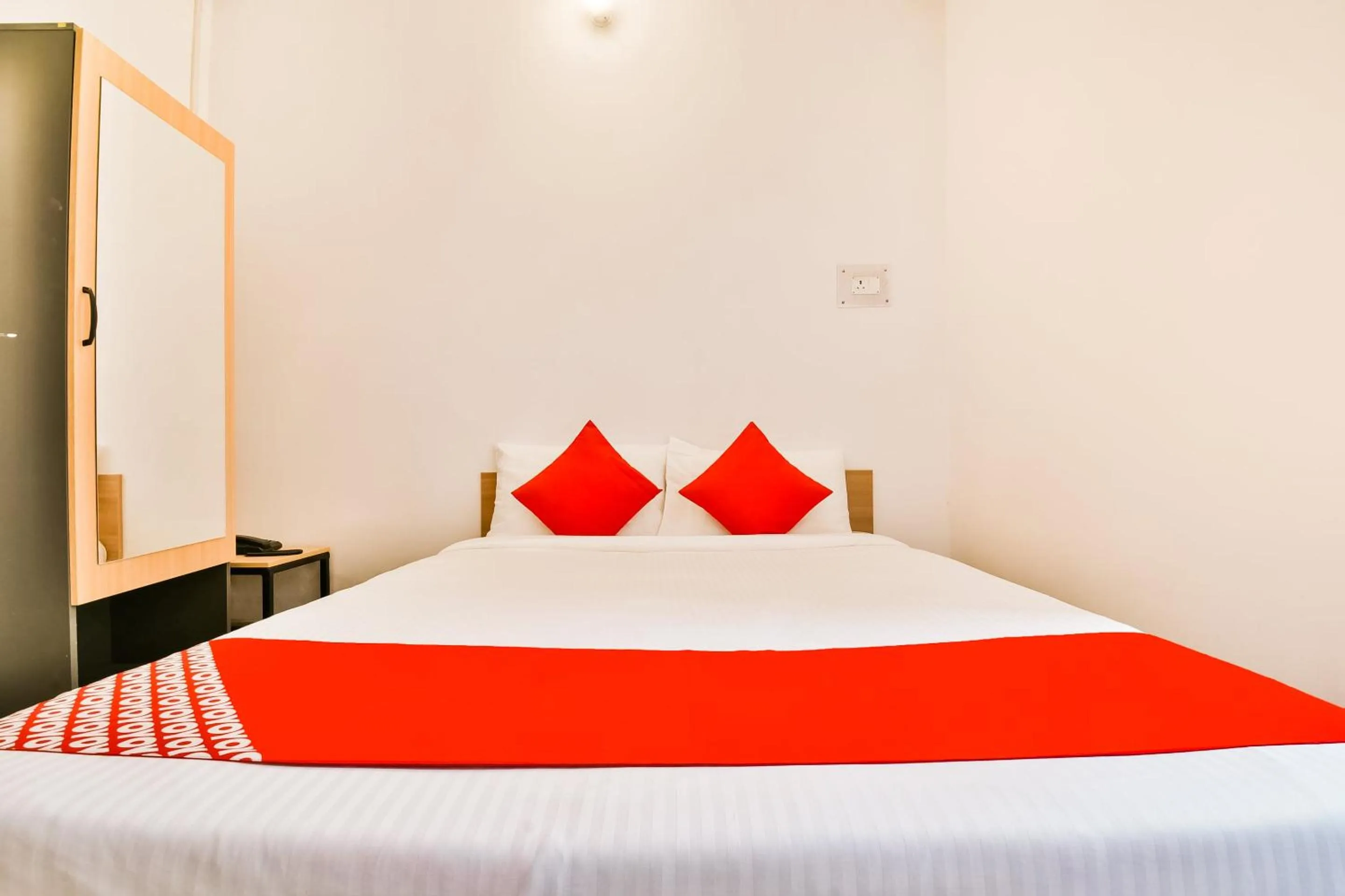 Bedroom, Bed in Hotel O AG Colony Park Patna Formerly Capital Pearl