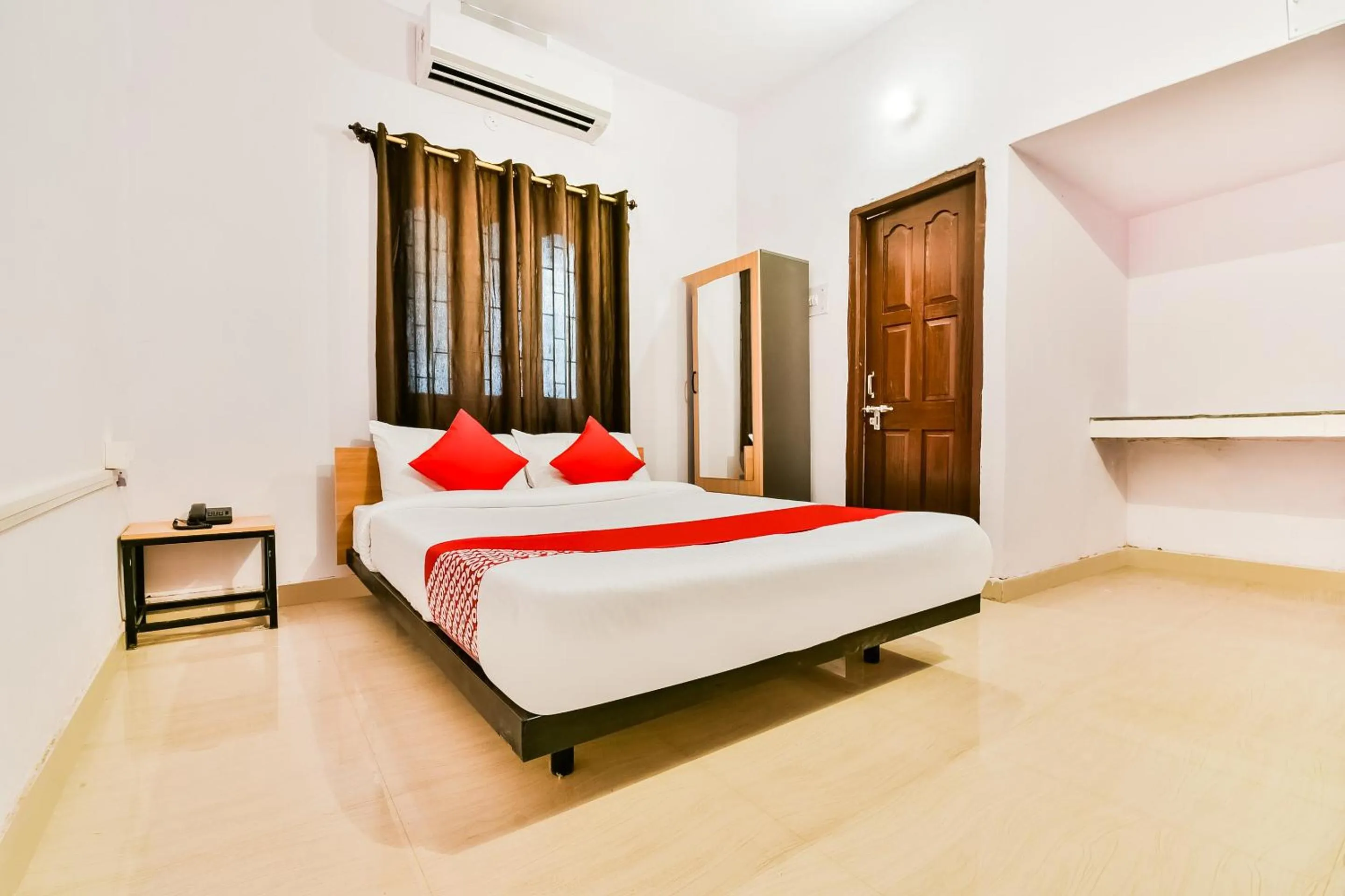 Bedroom, Bed in Hotel O AG Colony Park Patna Formerly Capital Pearl