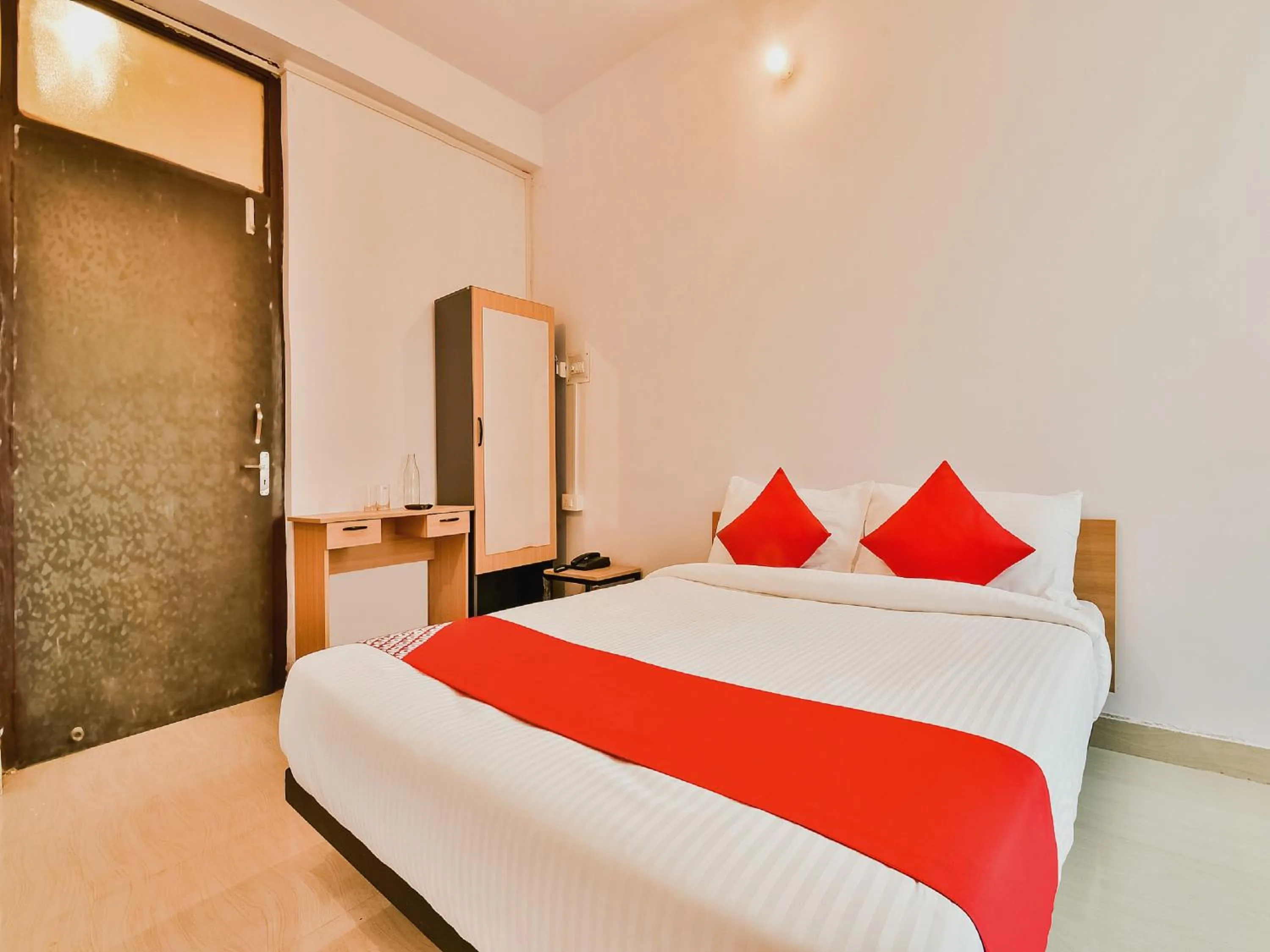 Bedroom, Bed in Hotel O AG Colony Park Patna Formerly Capital Pearl