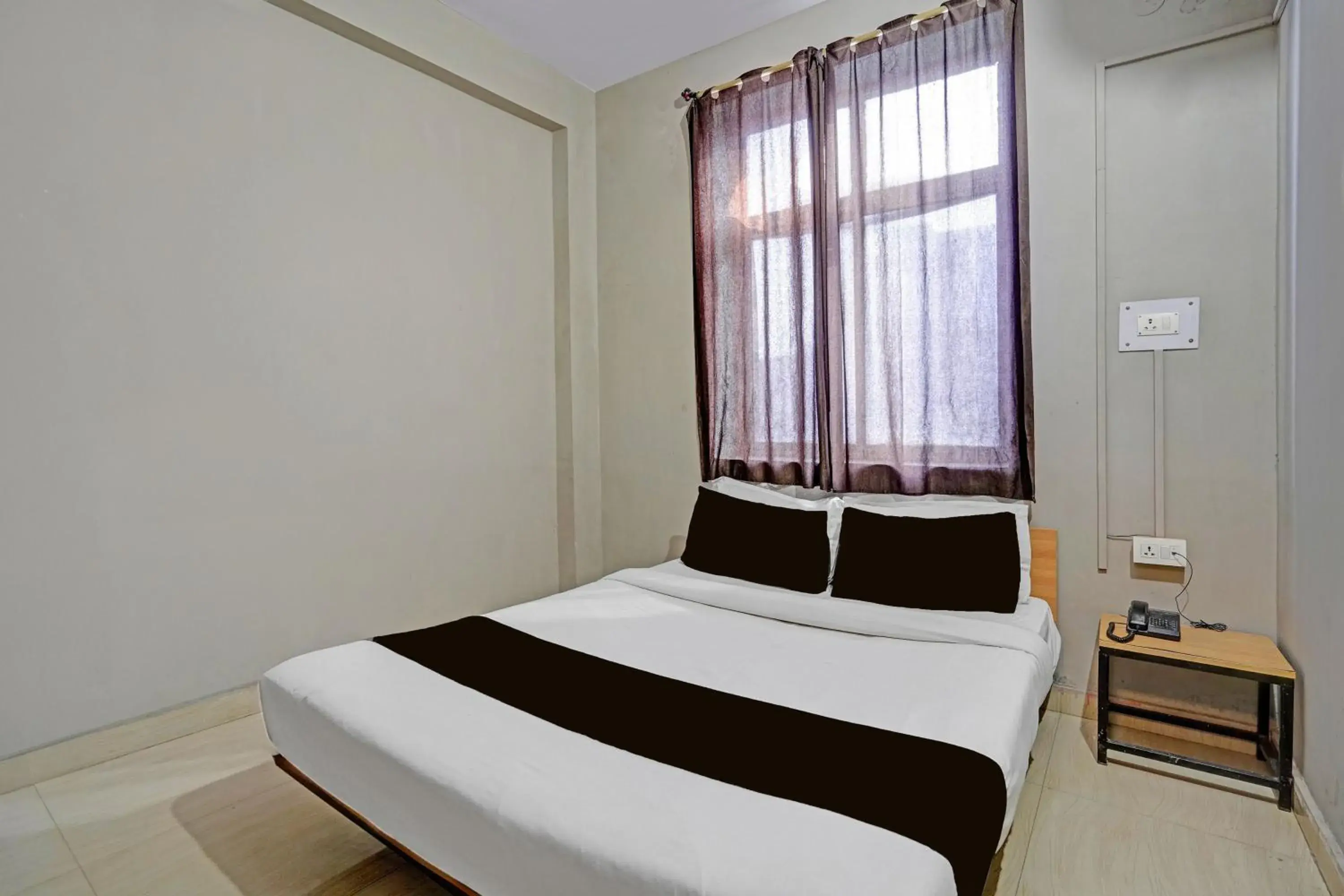 Bedroom, Bed in Super Hotel O AG Colony Park Patna Formerly Capital Pearl Bedroom, Bed in Super Hotel O AG Colony Park Patna Formerly Capital Pearl