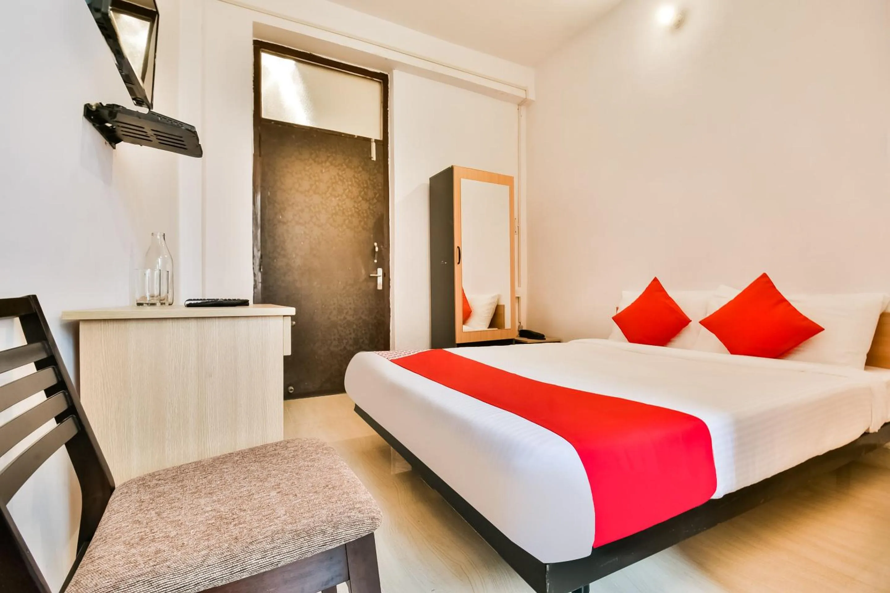 Bedroom, Bed in Hotel O AG Colony Park Patna Formerly Capital Pearl