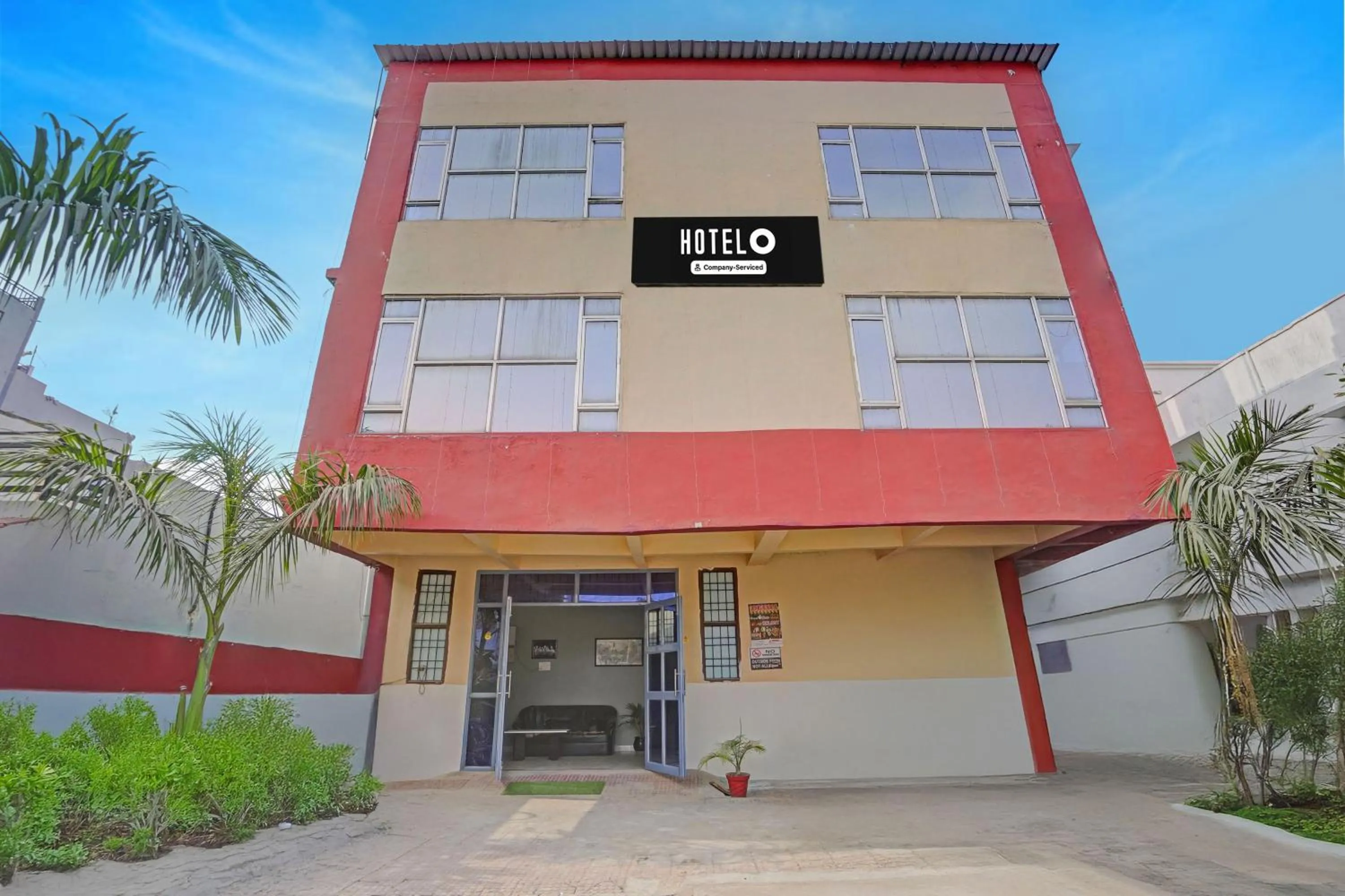 Facade/entrance in Super Hotel O AG Colony Park Patna Formerly Capital Pearl