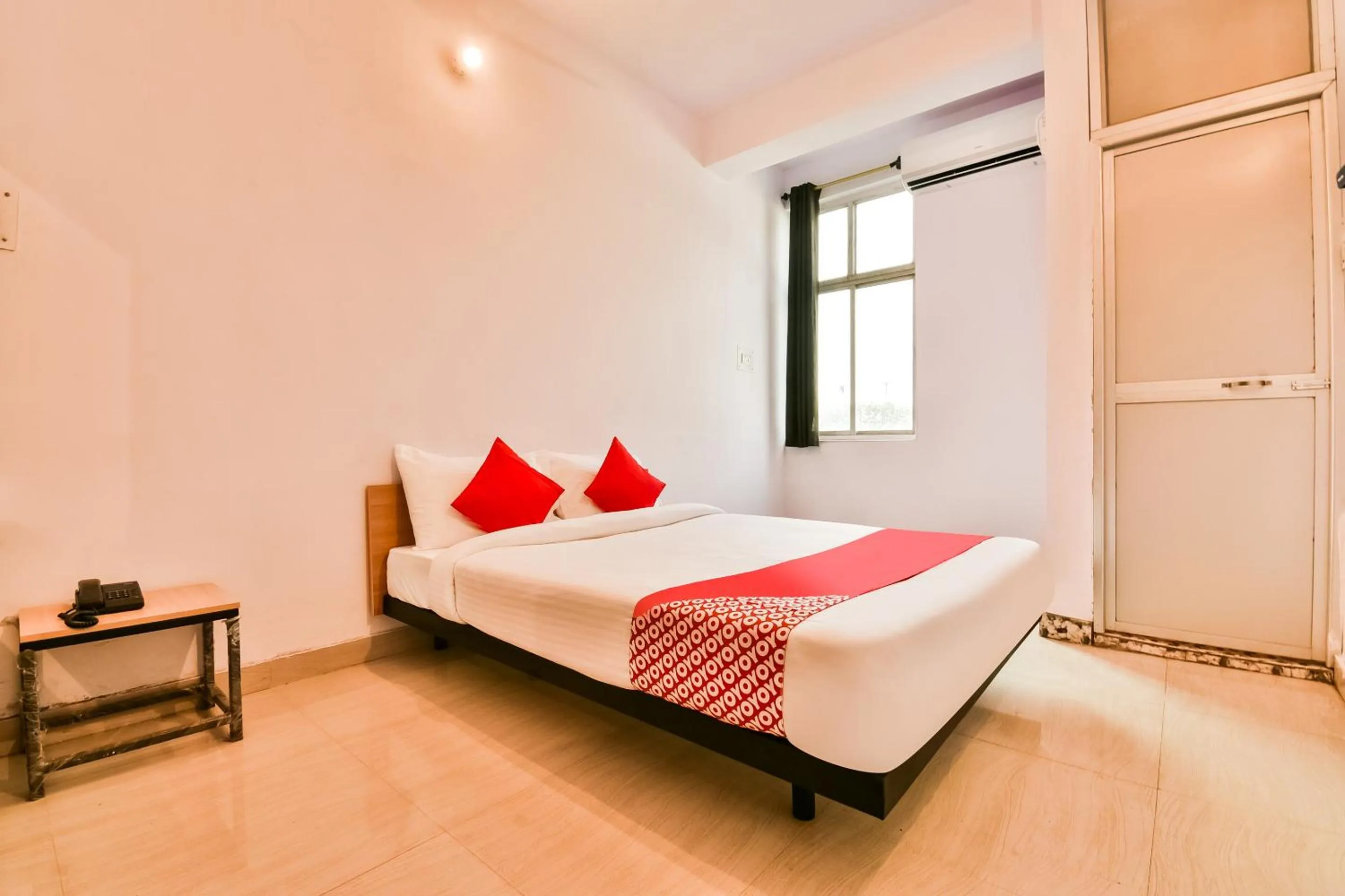 Bedroom, Bed in Hotel O AG Colony Park Patna Formerly Capital Pearl