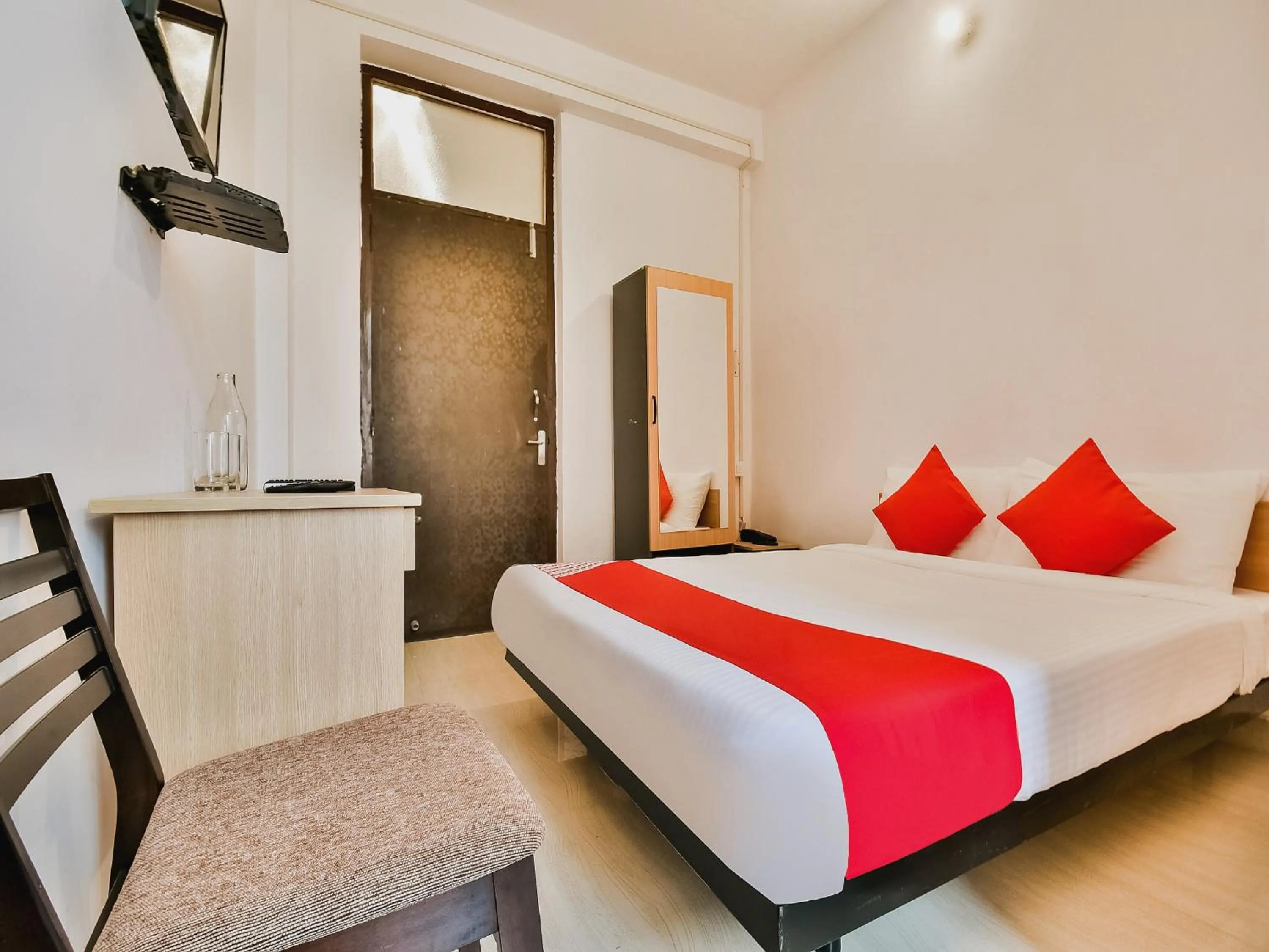 Bedroom, Bed in Hotel O AG Colony Park Patna Formerly Capital Pearl