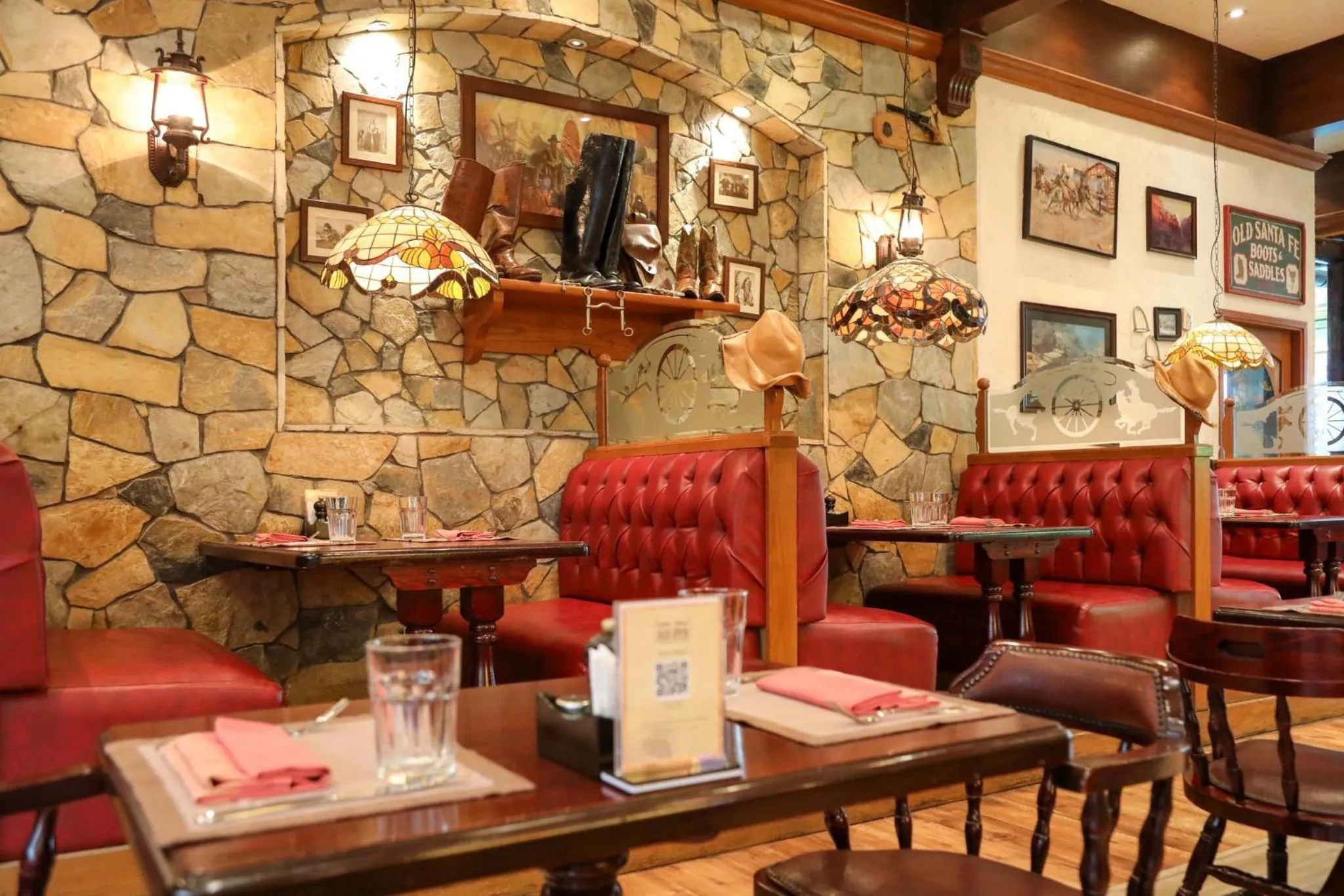 Restaurant/places to eat in Holiday Inn Kuwait Al Thuraya City by IHG