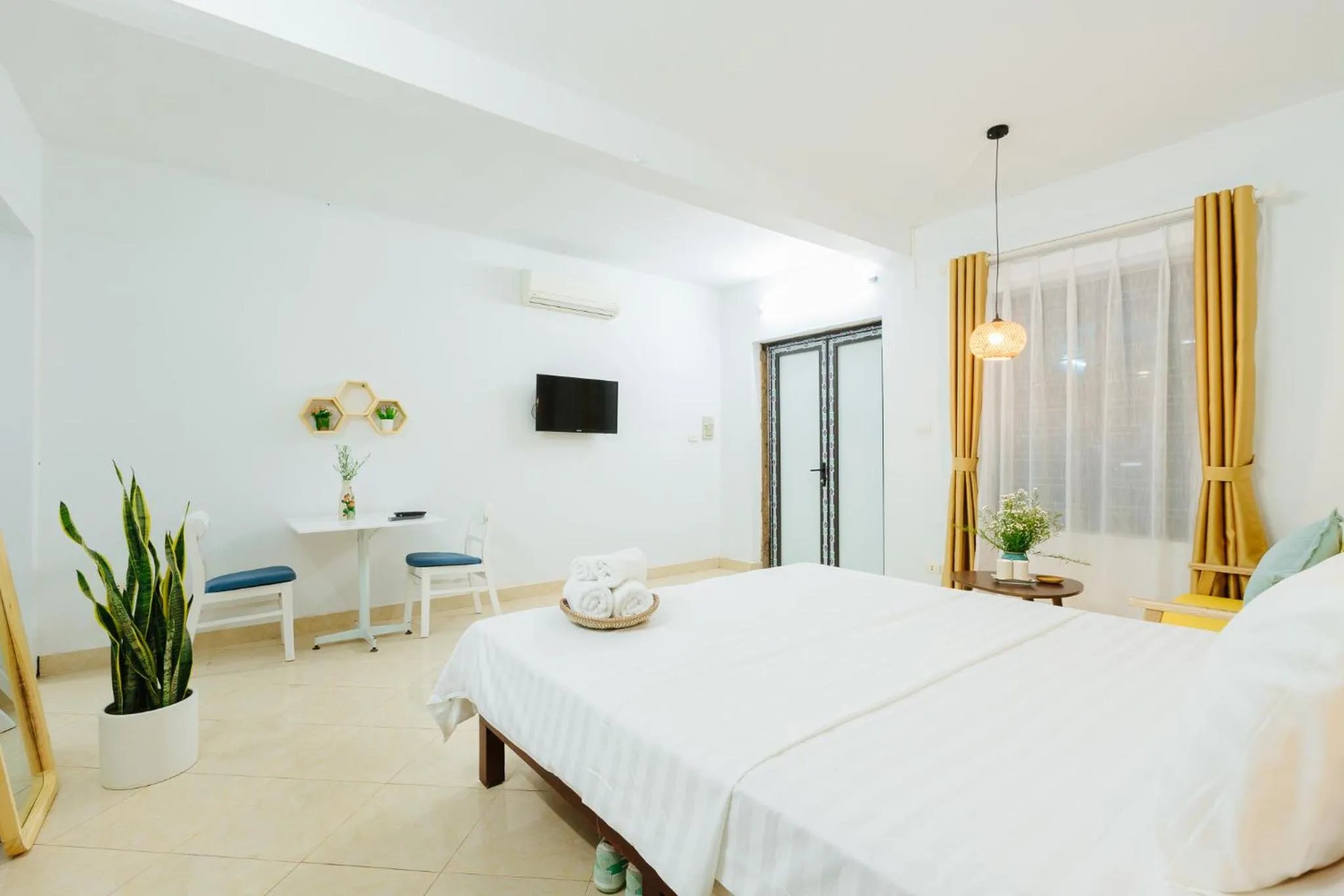 Photo of the whole room in Sunstay Paradise
