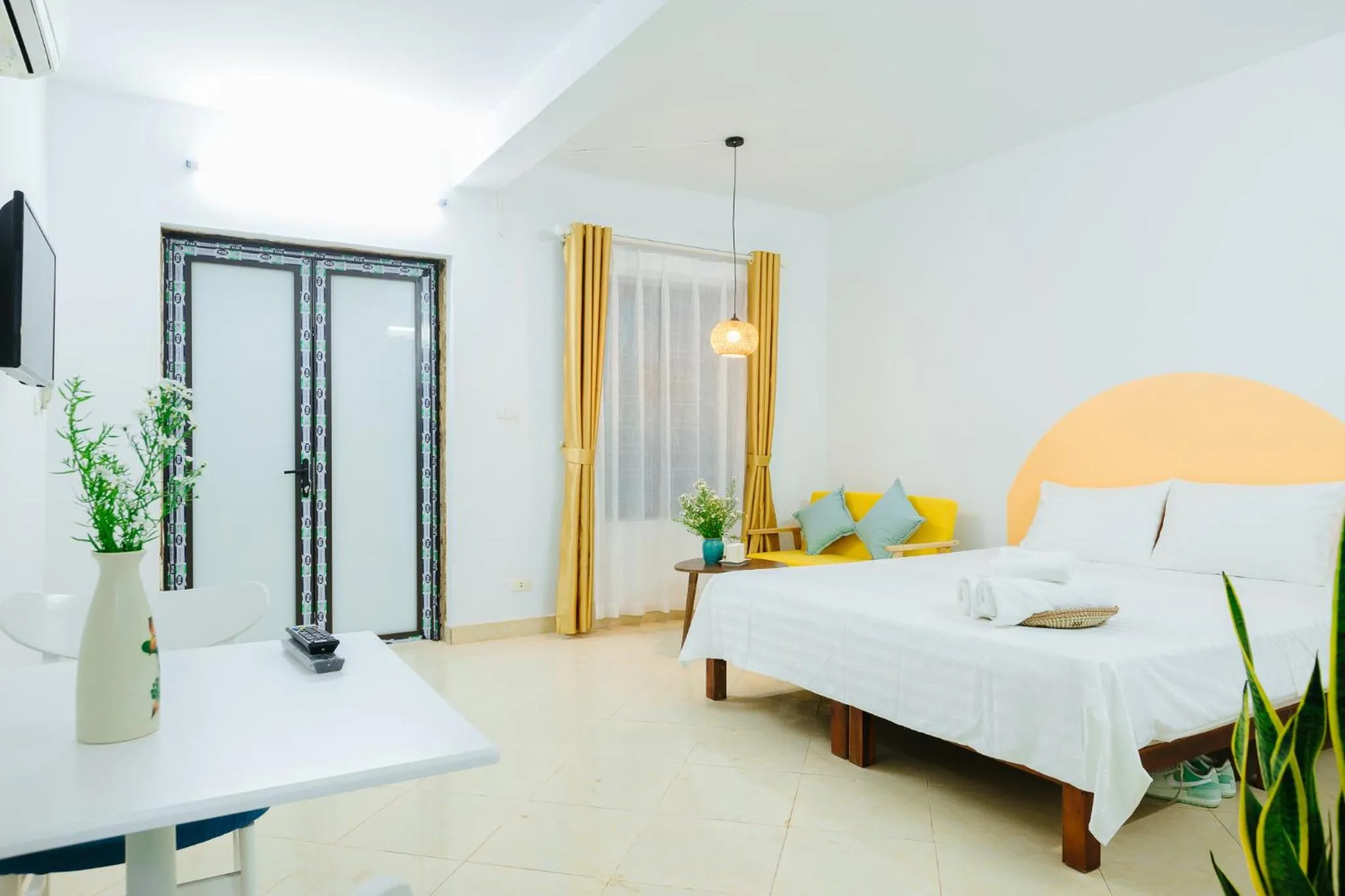Photo of the whole room in Sunstay Paradise