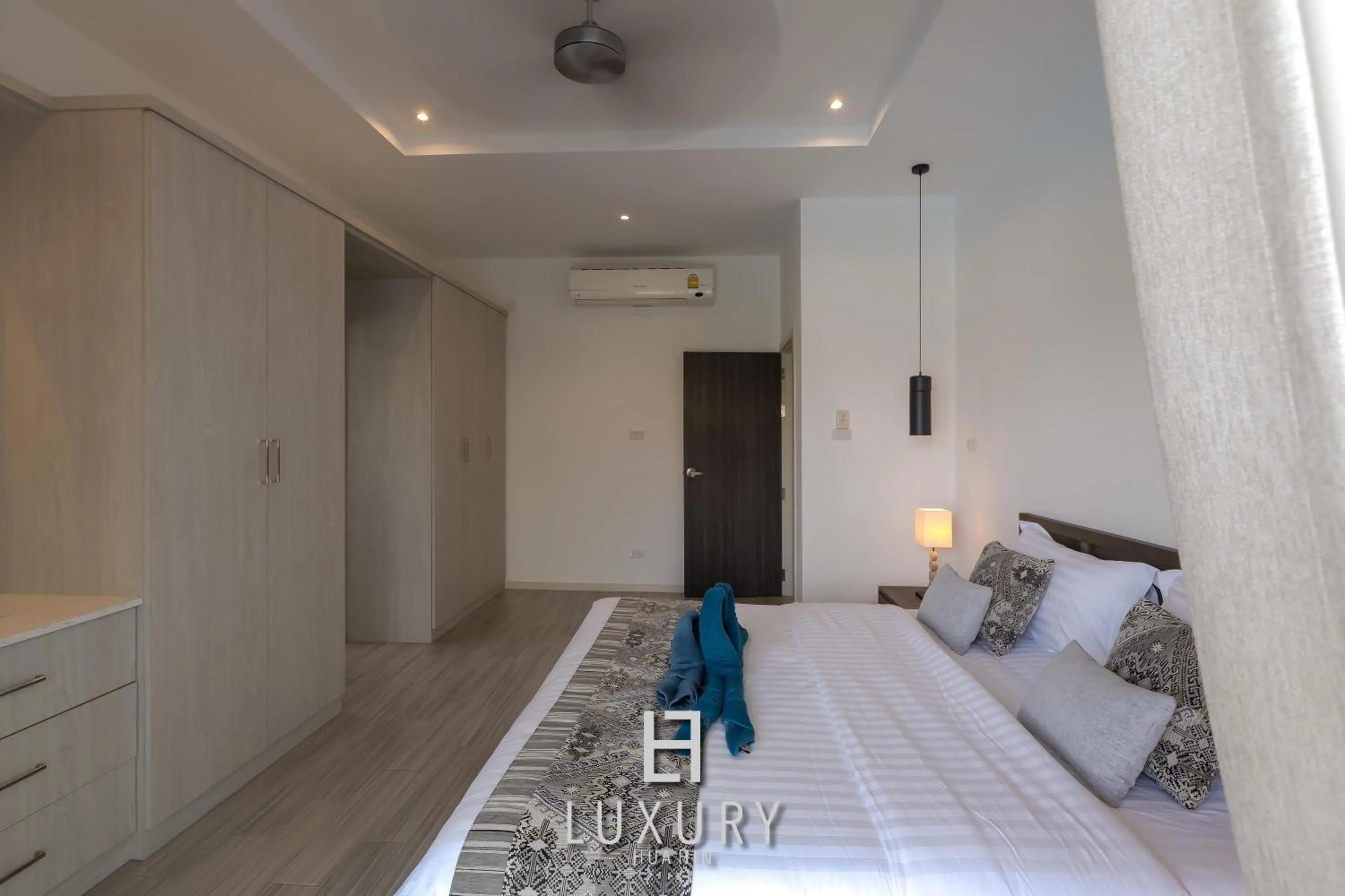 Bed in Modern 3 Bedroom Private Pool Villa - MP67