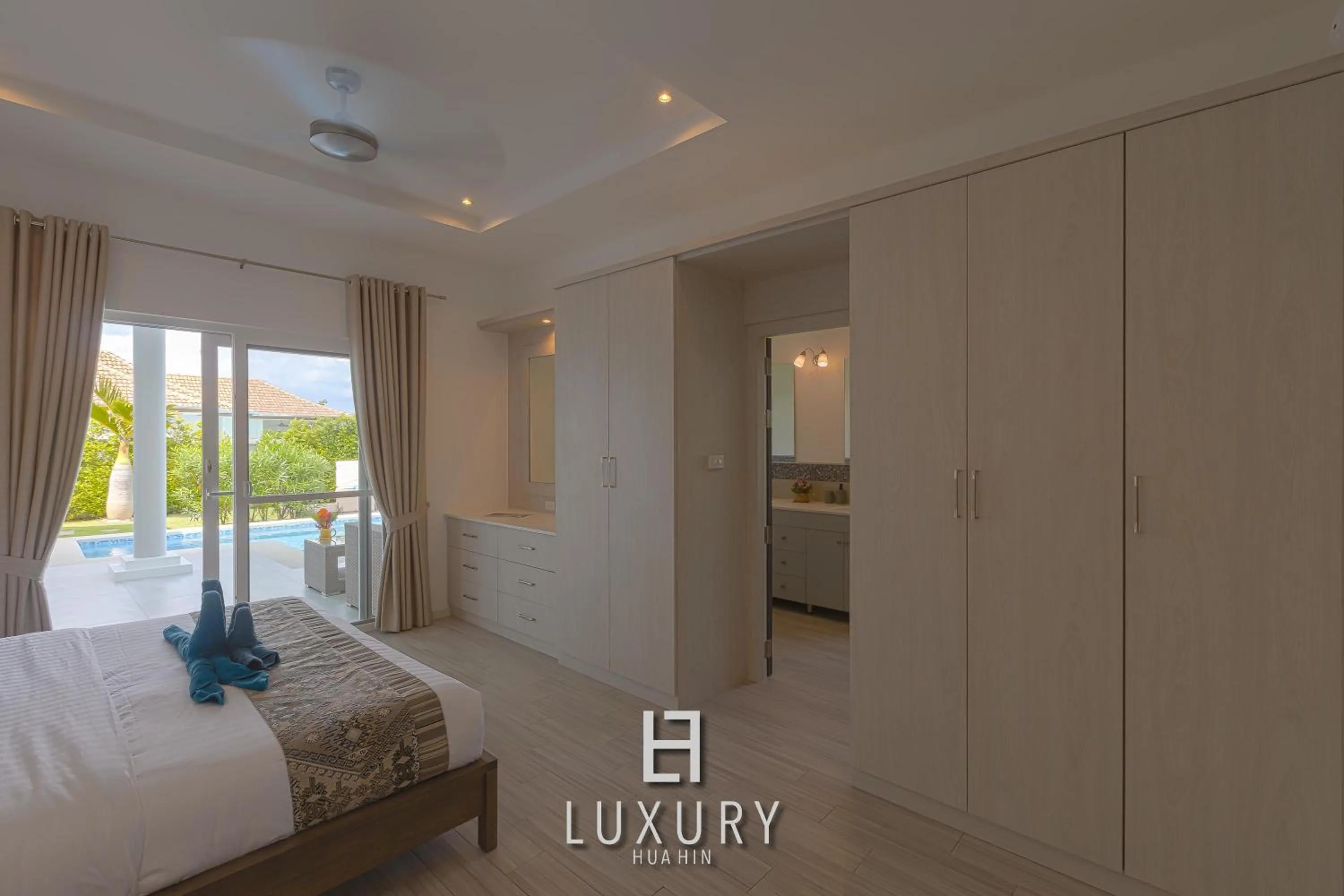 Bed in Modern 3 Bedroom Private Pool Villa - MP67