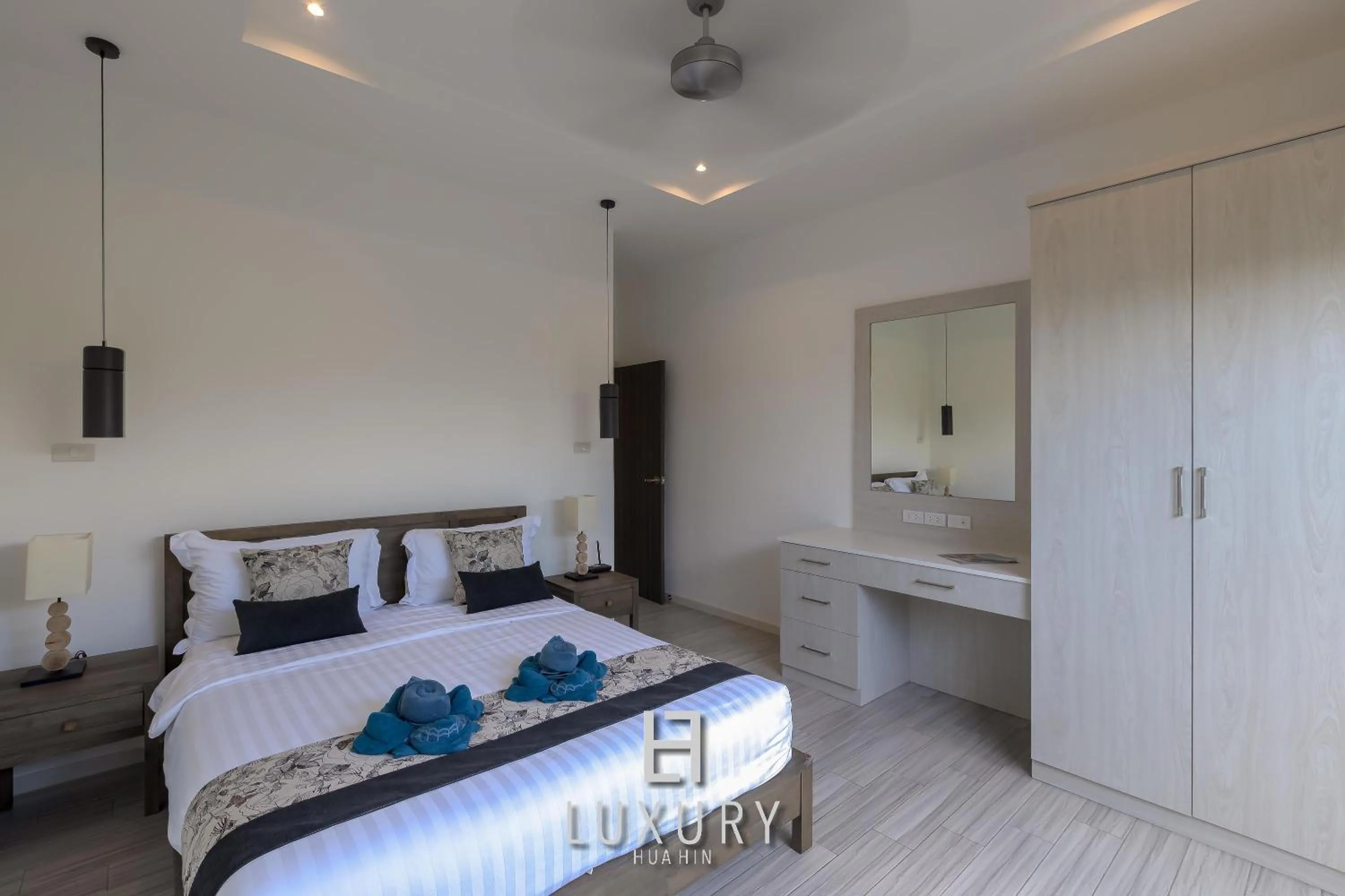 Bed in Modern 3 Bedroom Private Pool Villa - MP67
