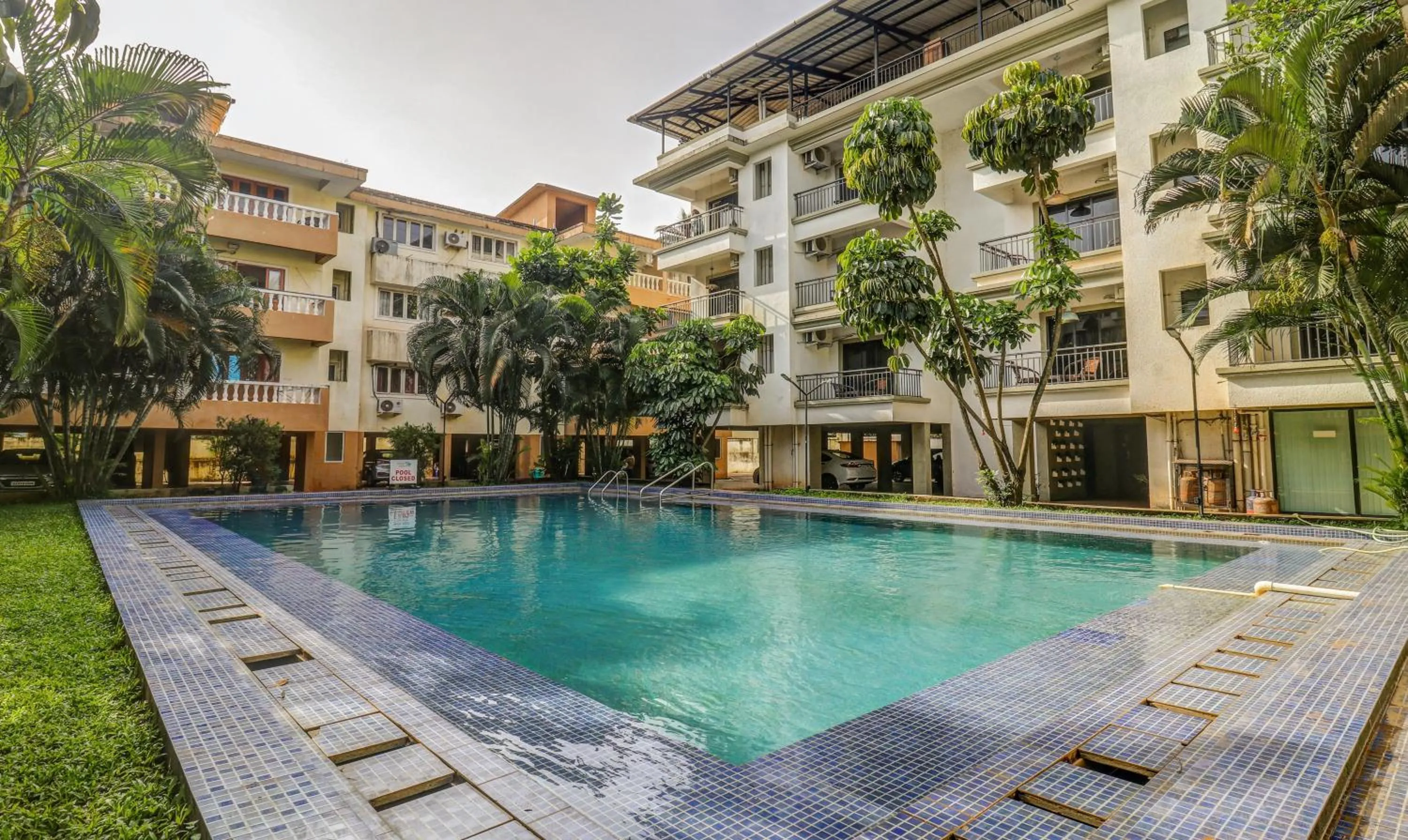 Treebo Aquamarine Arpora With Pool