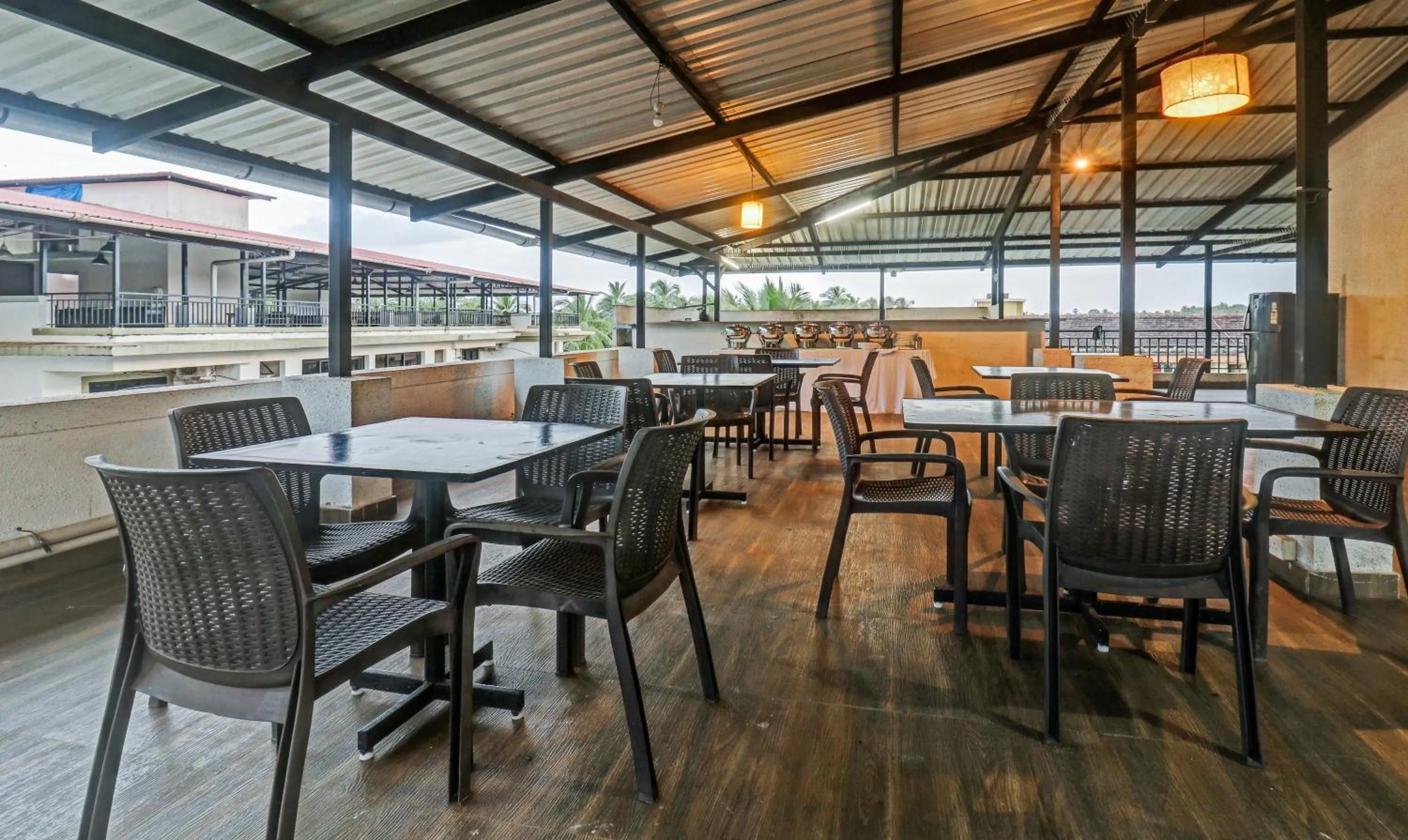 Restaurant/places to eat in Treebo Aquamarine Arpora With Pool