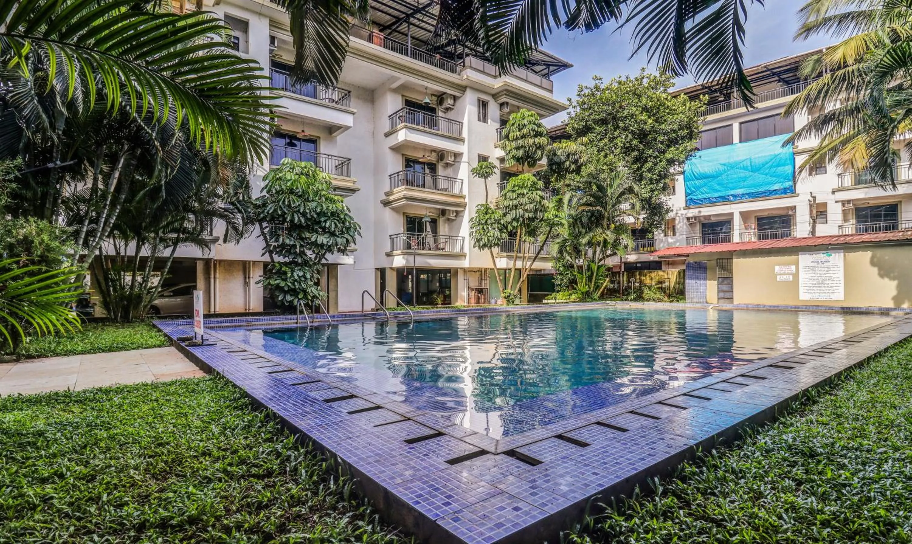 Swimming pool in Treebo Aquamarine Arpora With Pool