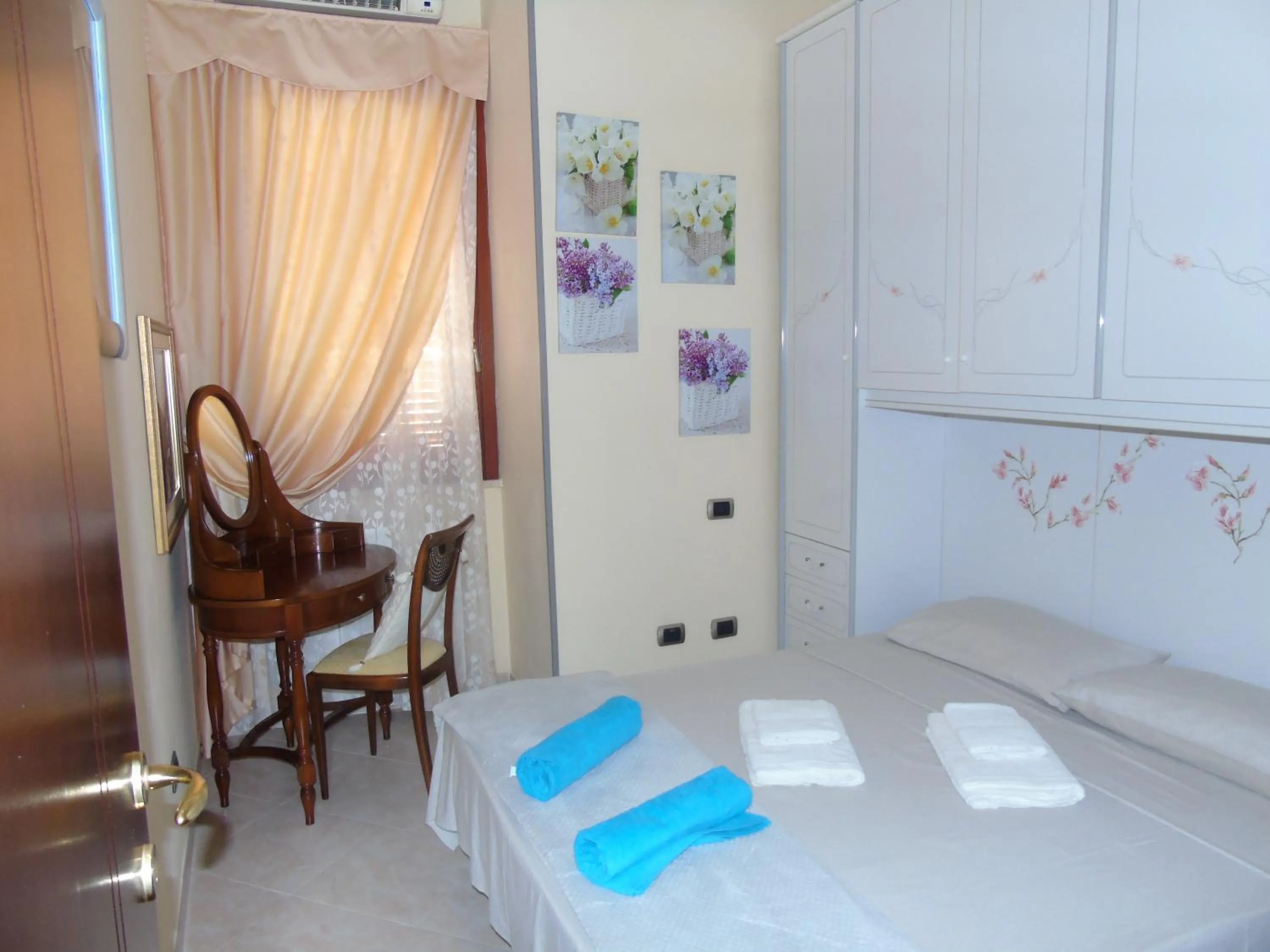 Bedroom, Bed in Villa Graziosa