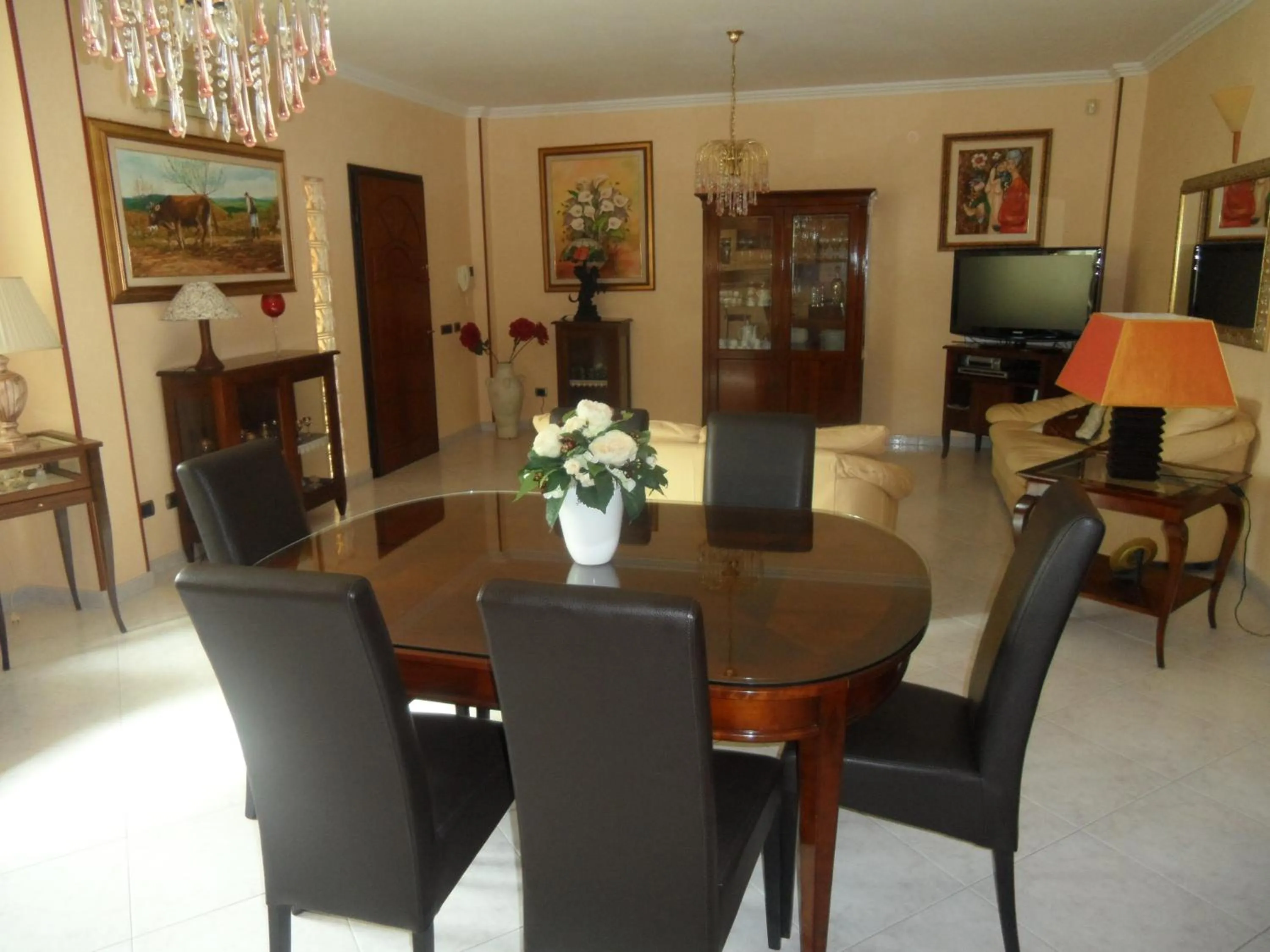 Communal lounge/ TV room in Villa Graziosa