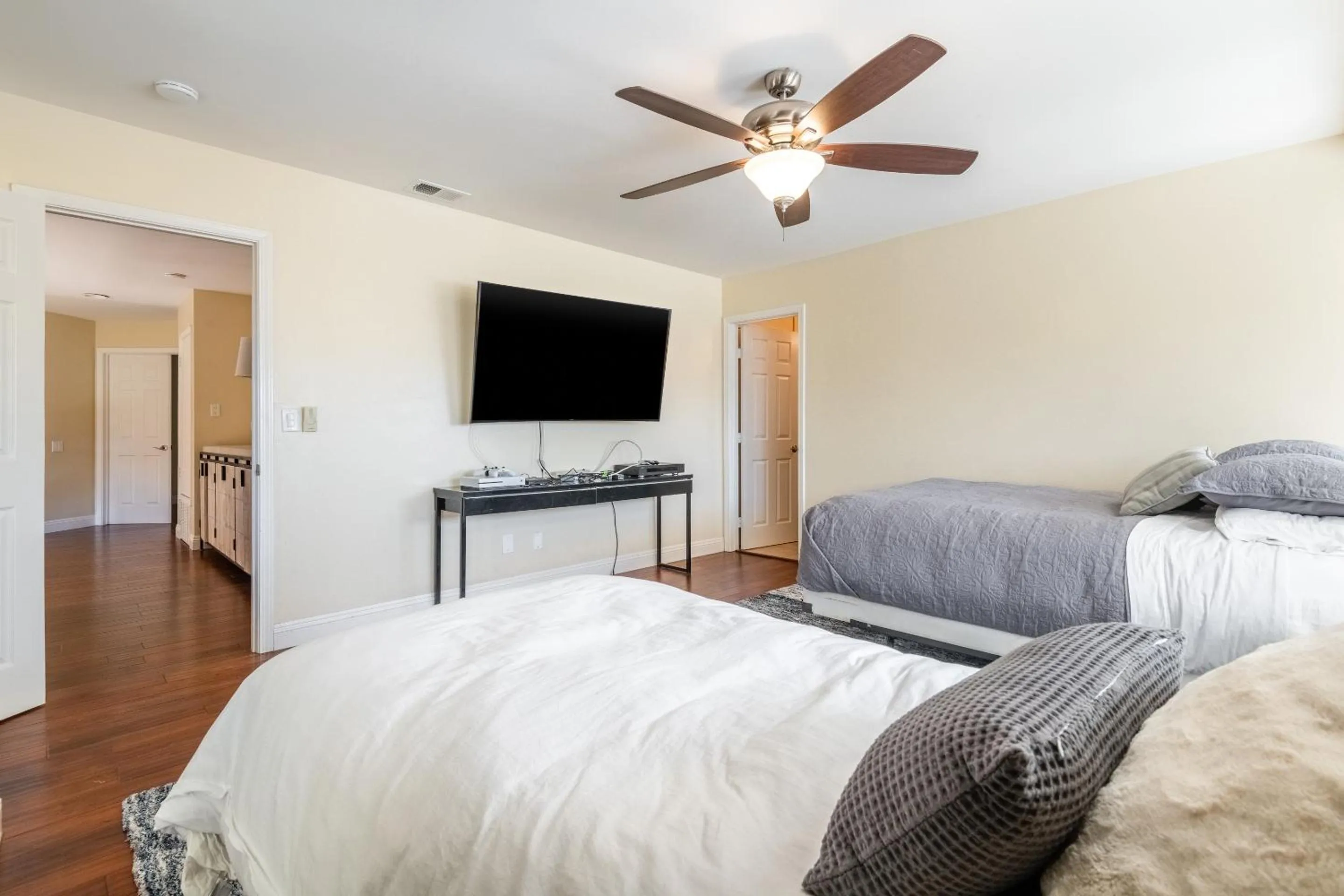 Bed in Luxury San Diego House, Beach, Pool & Pet-Friendly