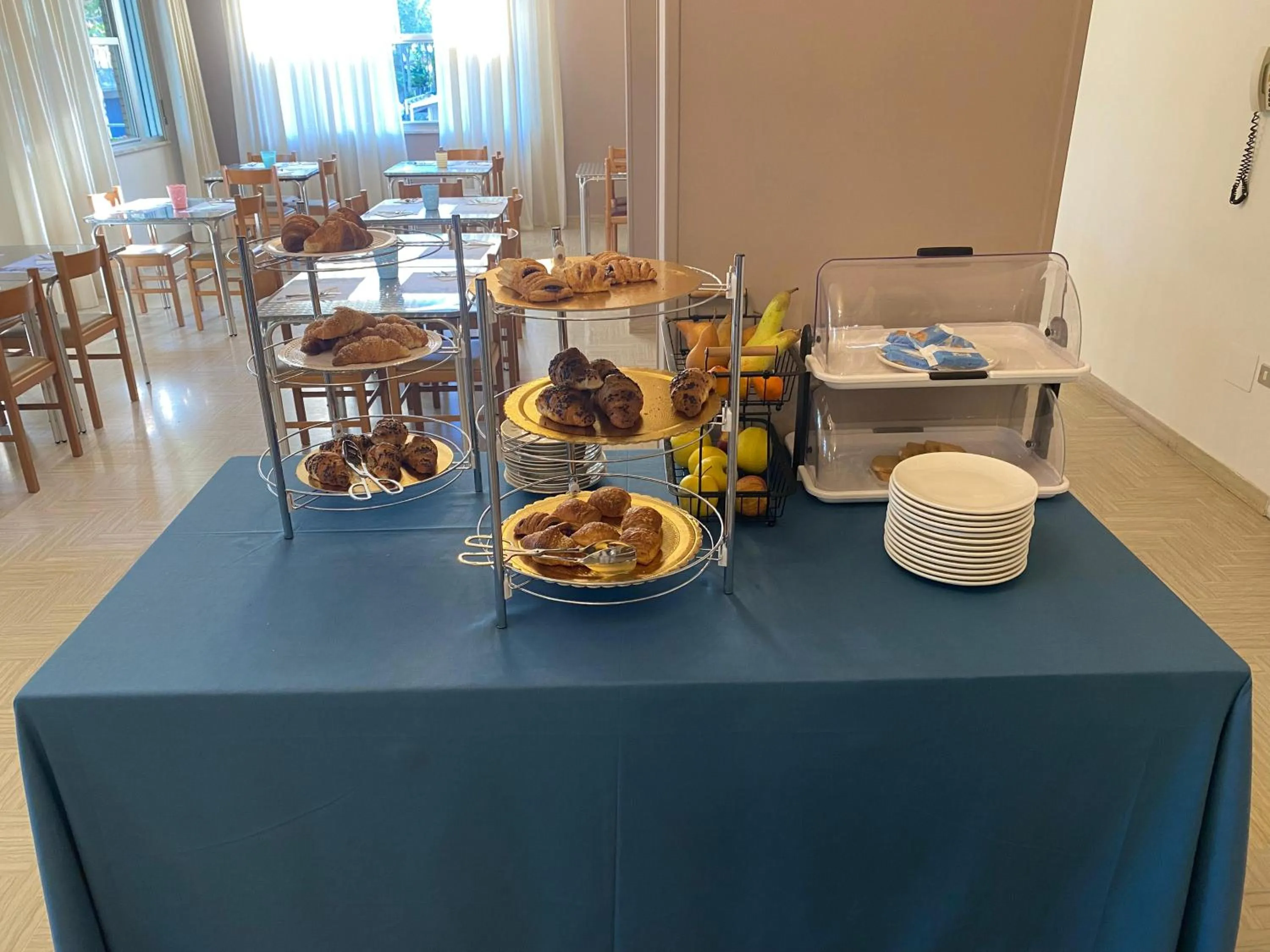 Buffet breakfast in Hotel Residence Ponente