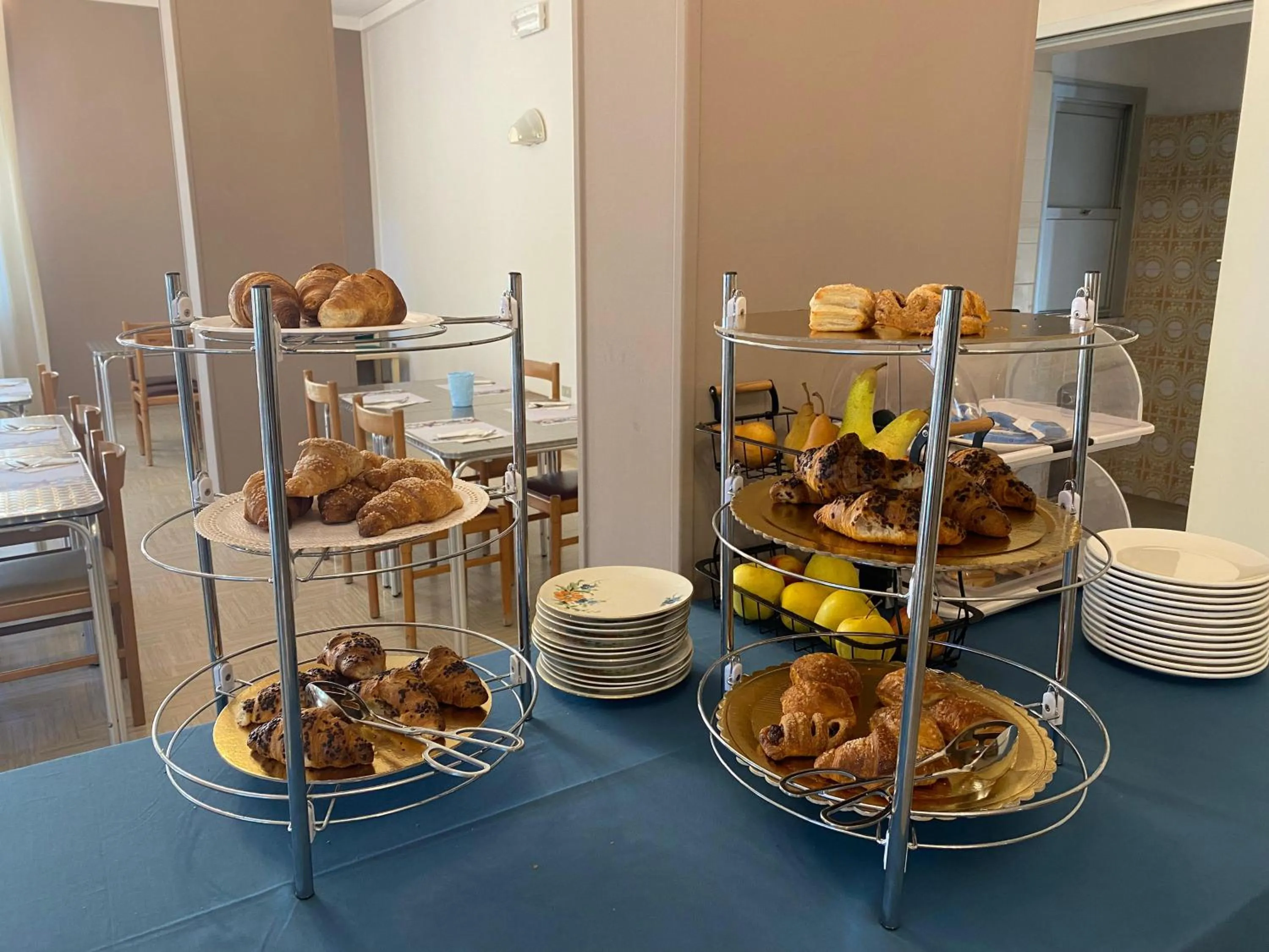 Buffet breakfast in Hotel Residence Ponente