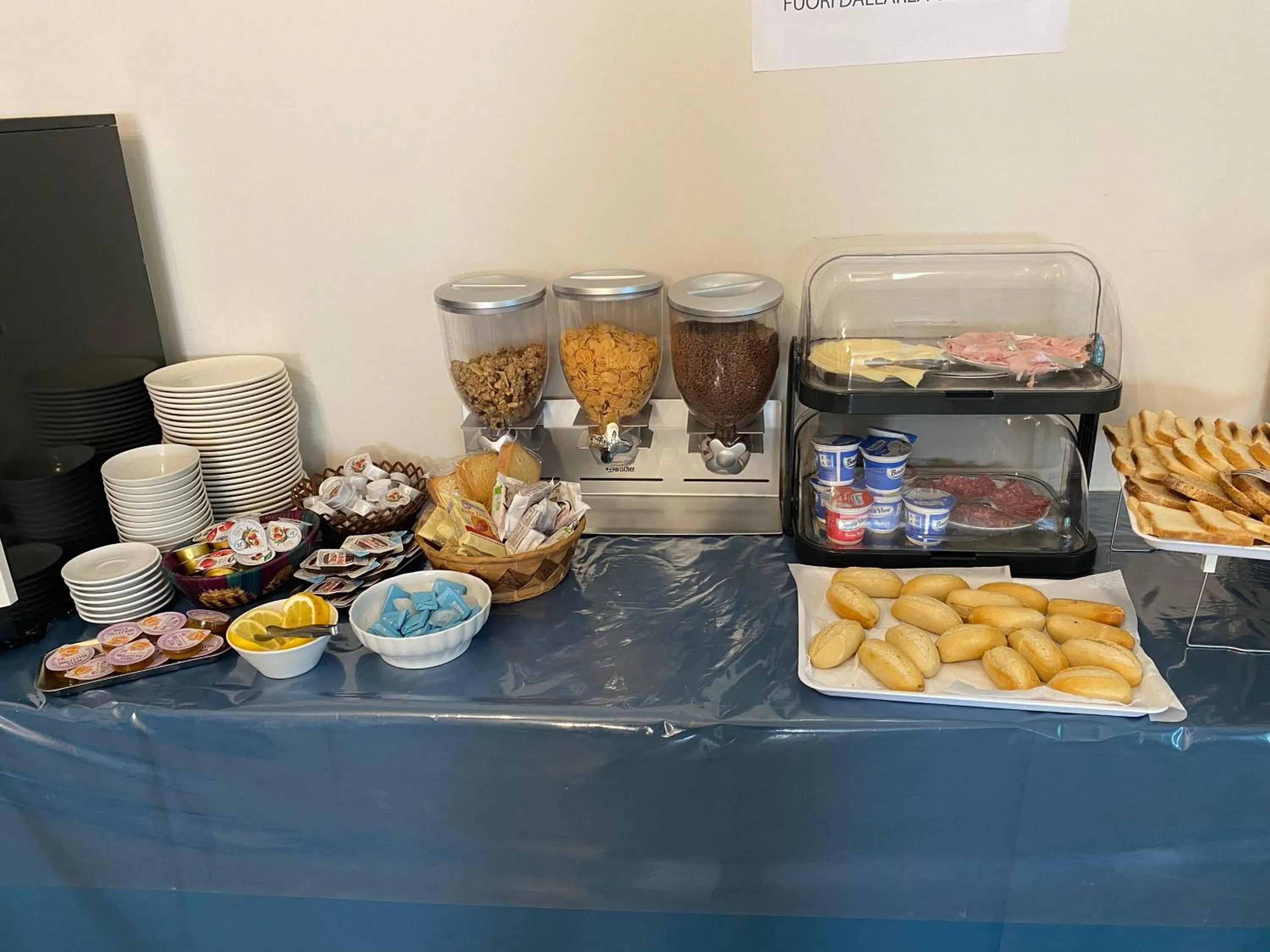 Buffet breakfast in Hotel Residence Ponente