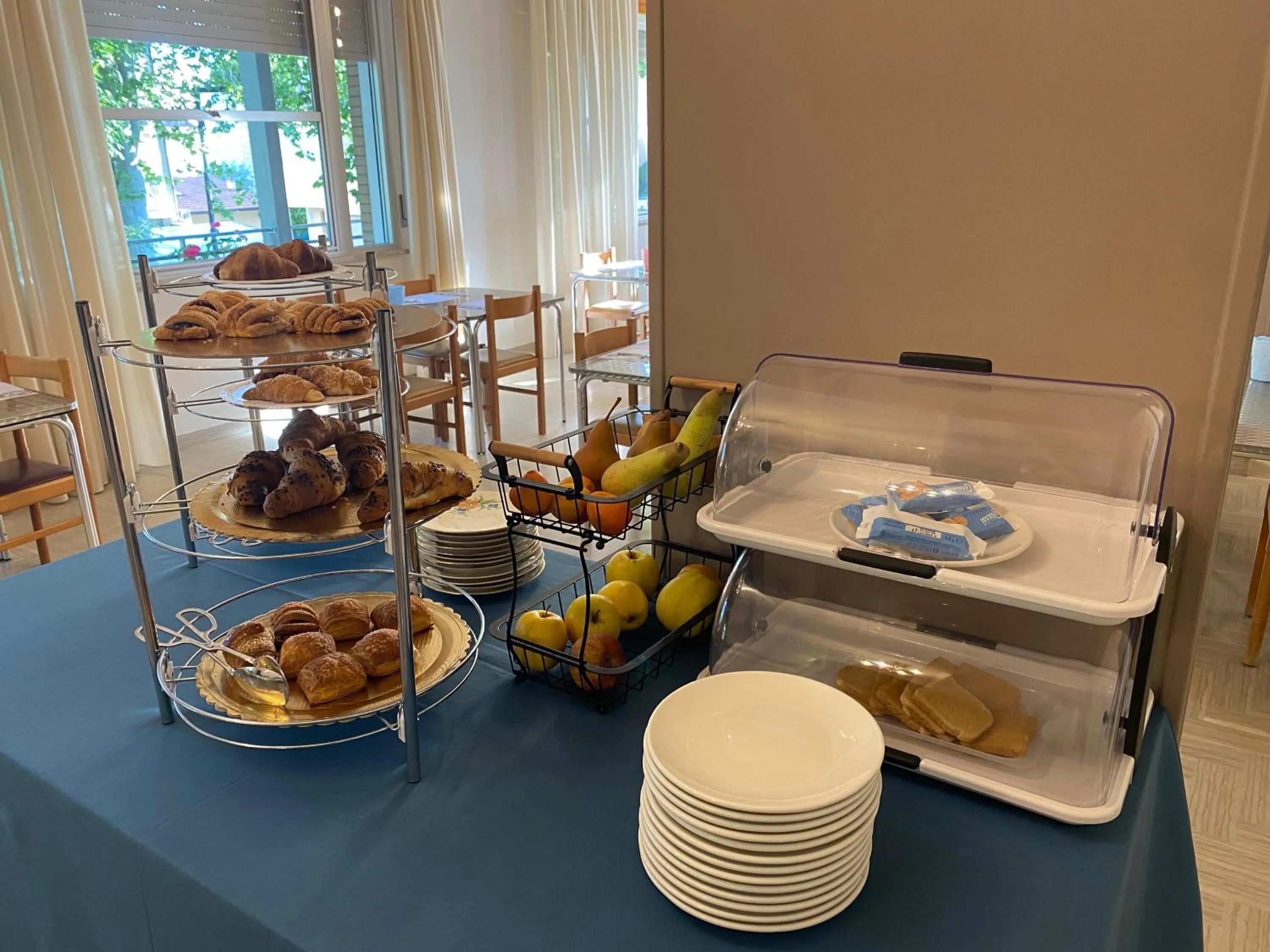 Buffet breakfast in Hotel Residence Ponente