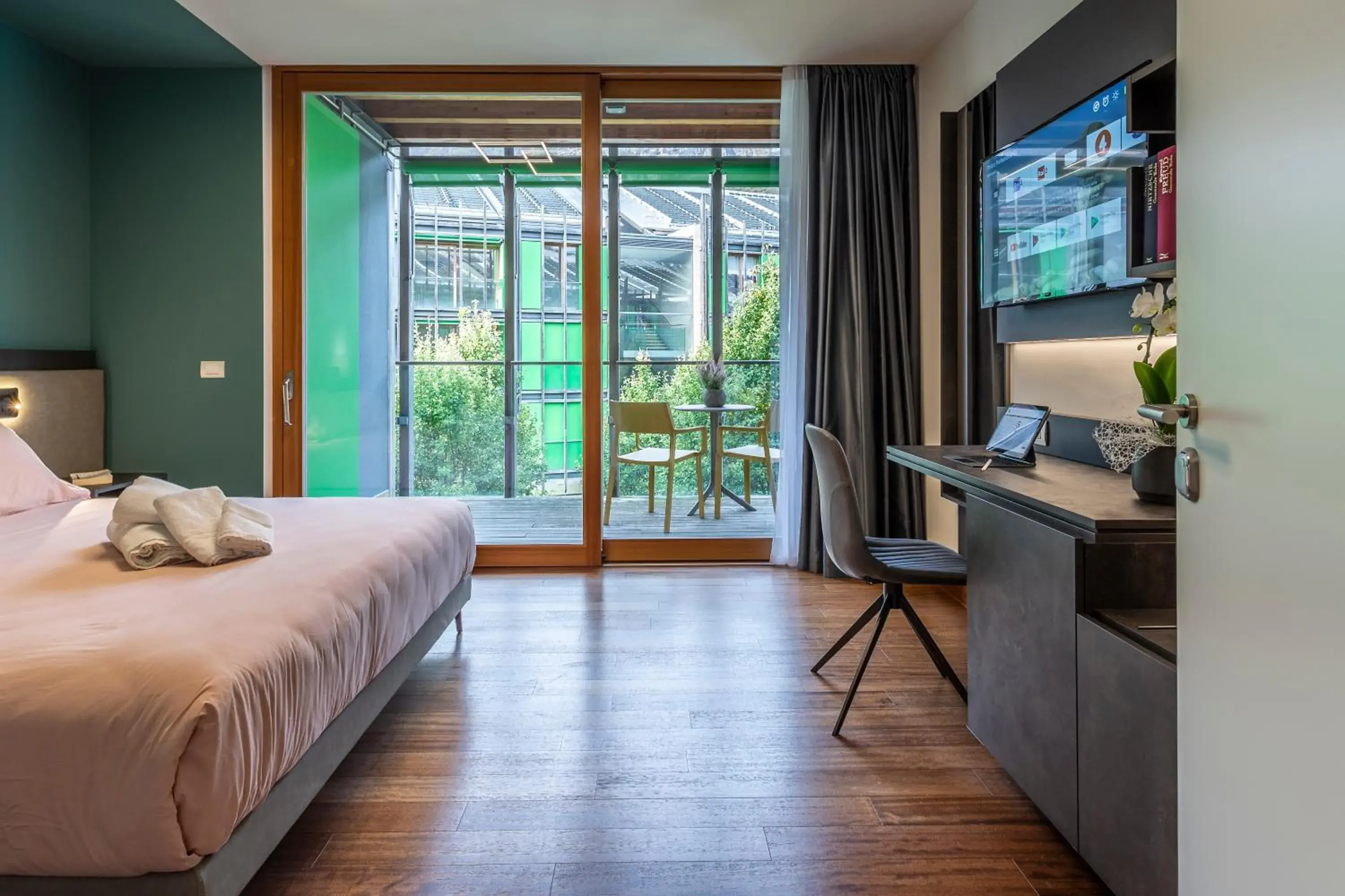 Double Room with Shared Bathroom in Habitat Guest House Double Room with Shared Bathroom in Habitat Guest House