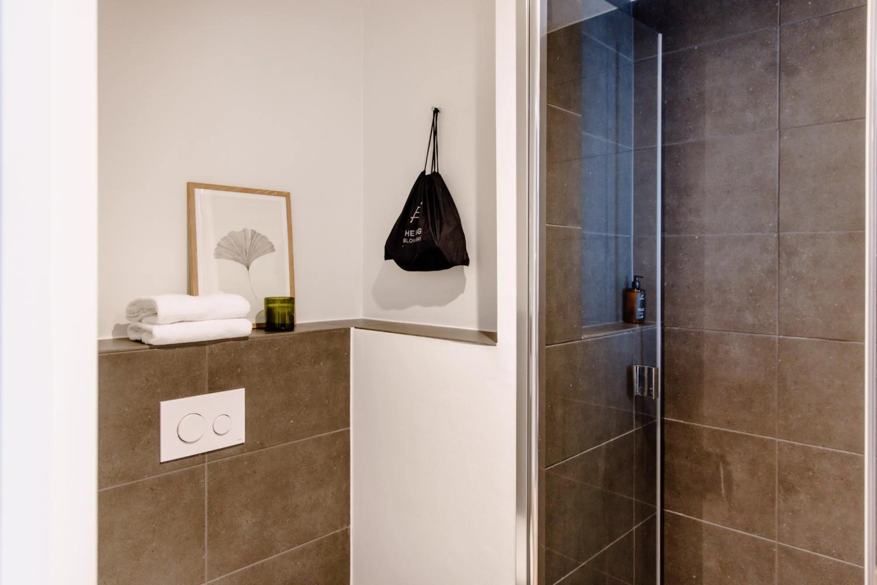 Shower in THE FLAG Meiller Gärten