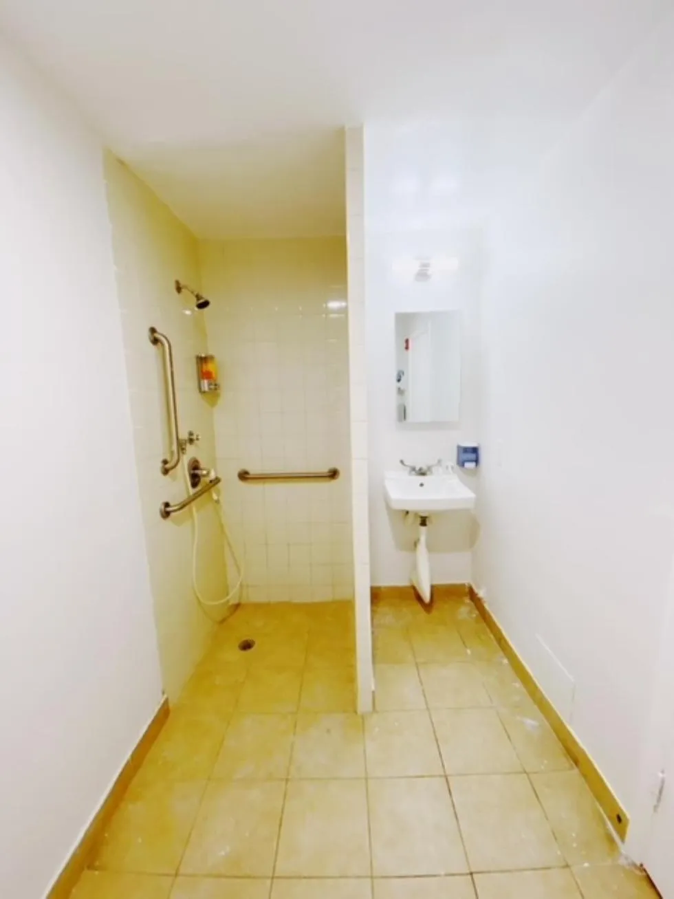 Bathroom in Miami International by Lowkl