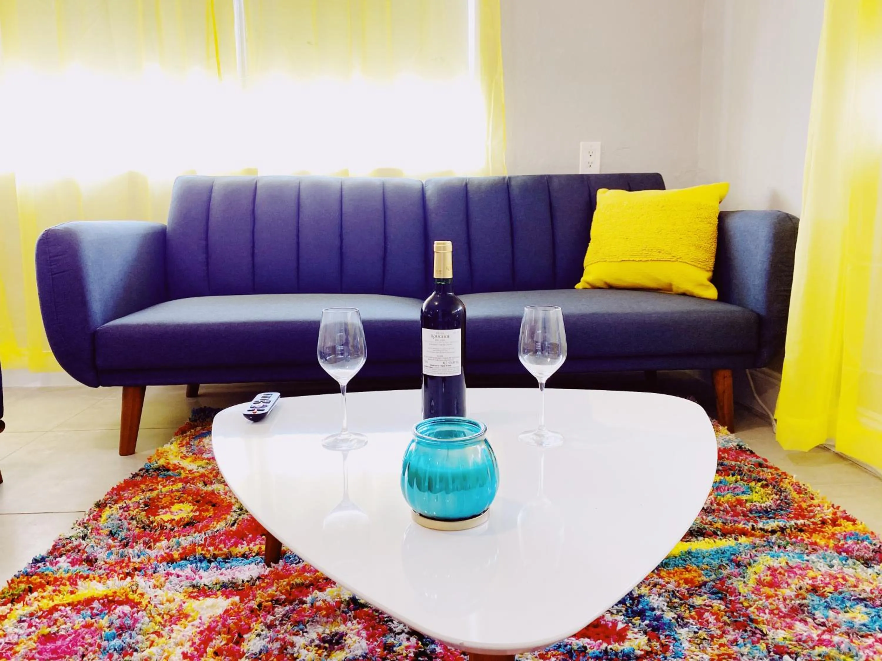 Bed in Miami International by Lowkl