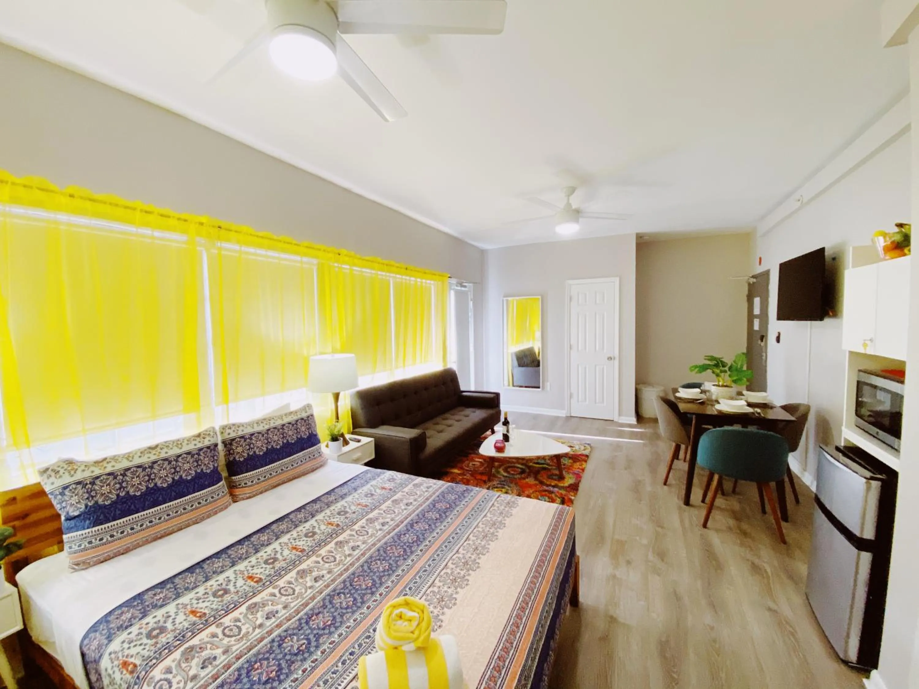 Living room, Bed in Miami International by Lowkl