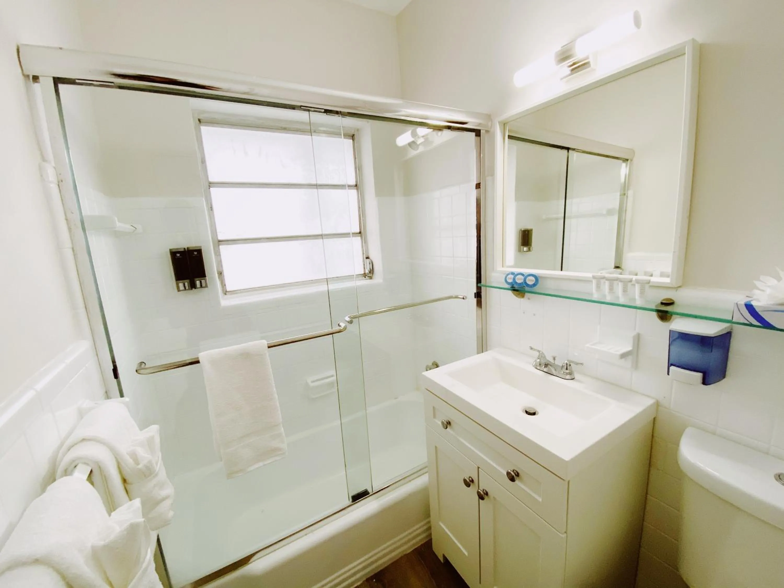 Bathroom in Miami International by Lowkl