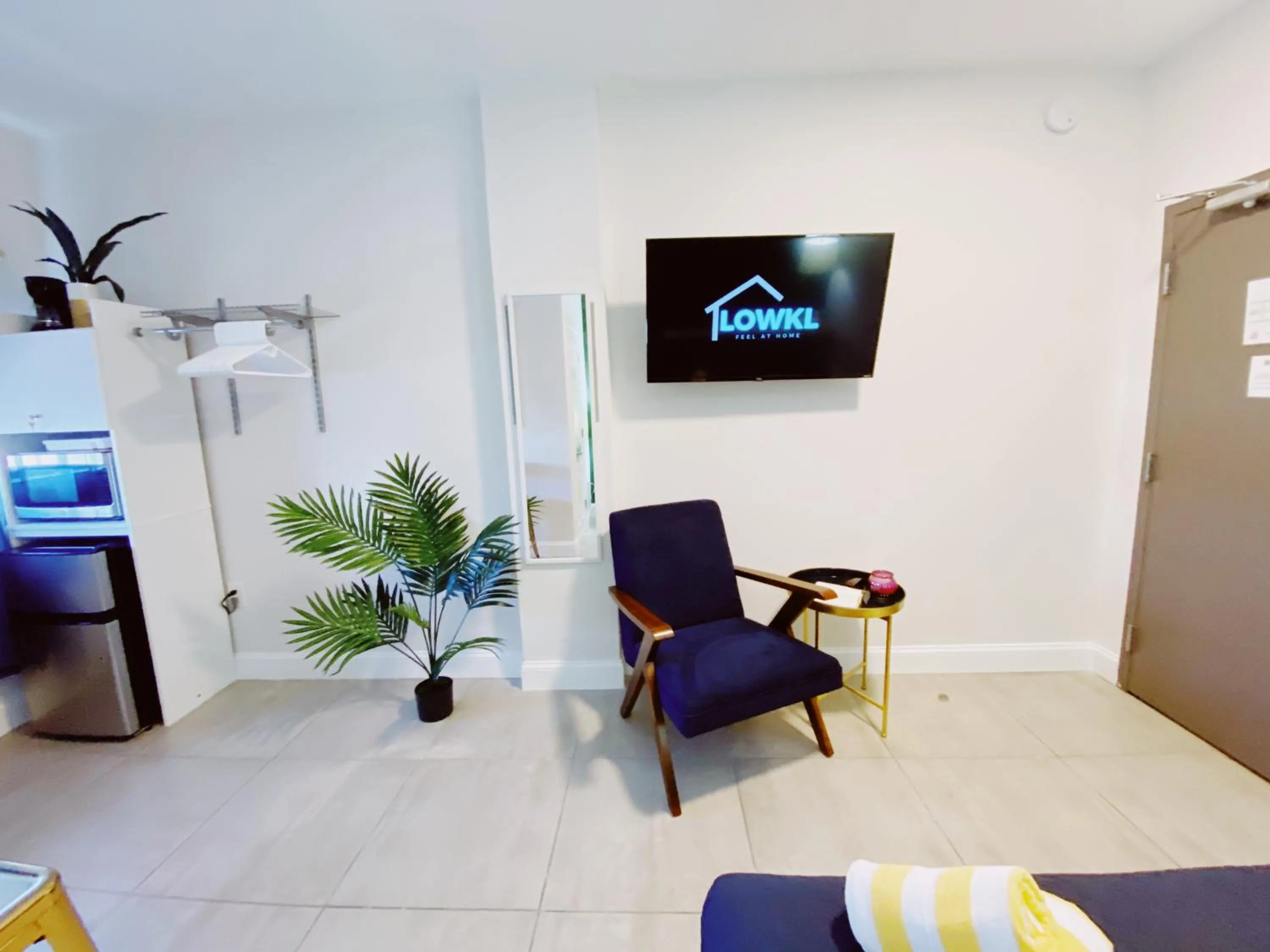 TV and multimedia in Miami International by Lowkl