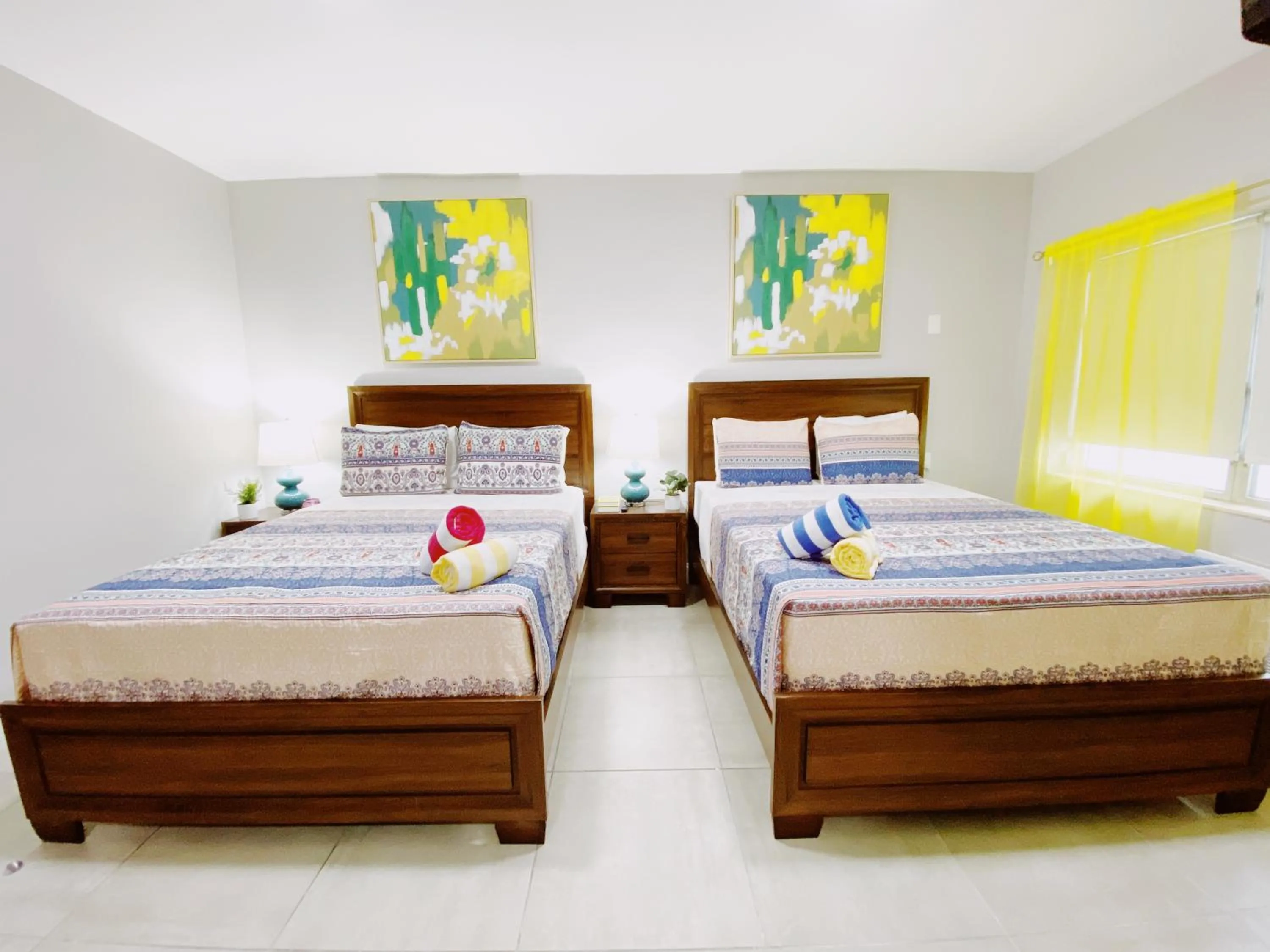 Bed in Miami International by Lowkl