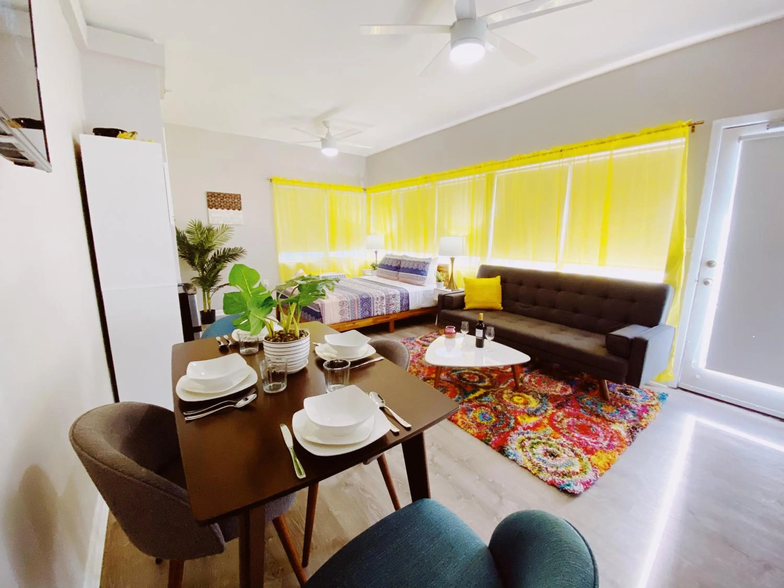 Living room in Miami International by Lowkl