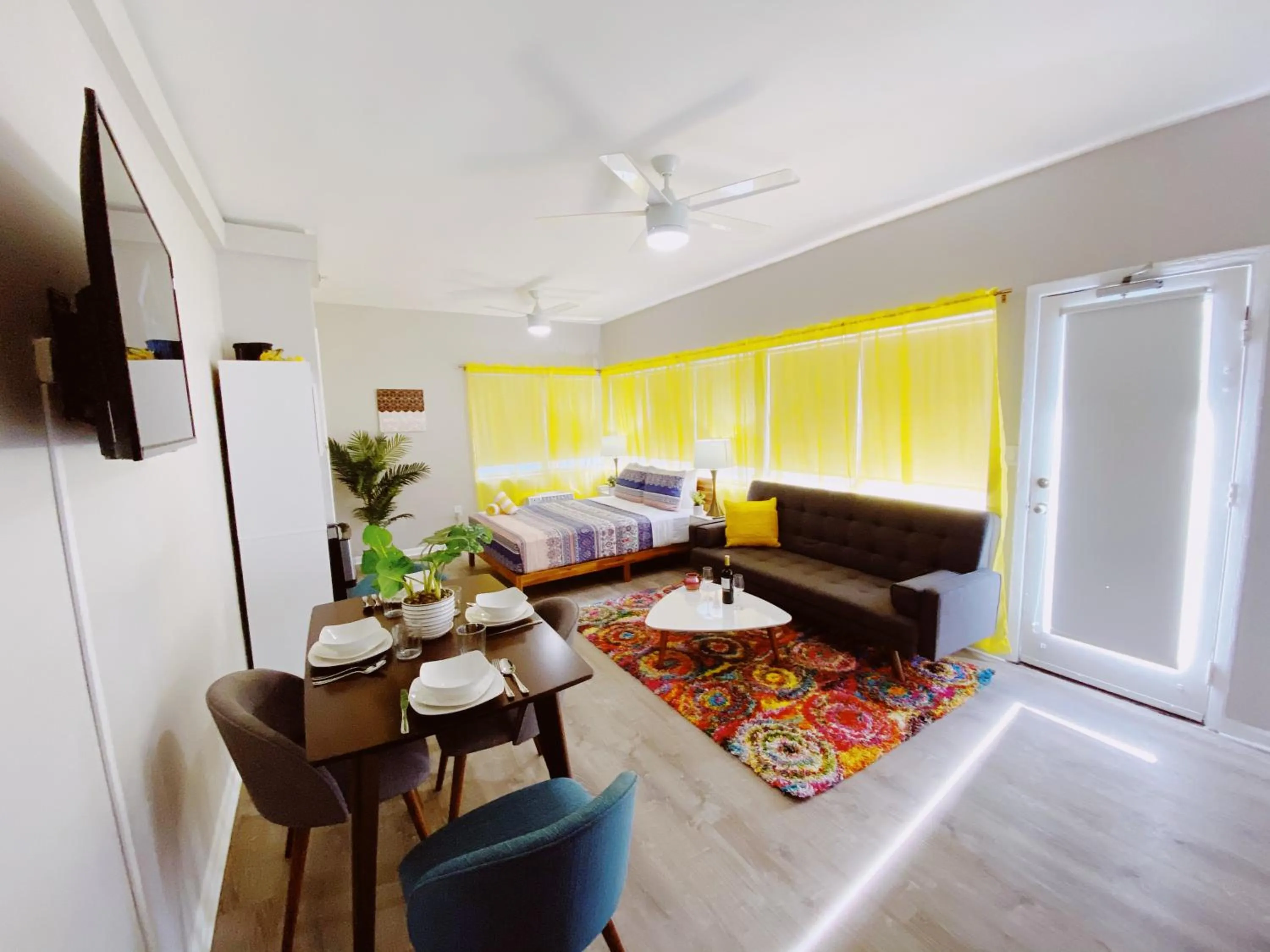 Living room, Bed in Miami International by Lowkl