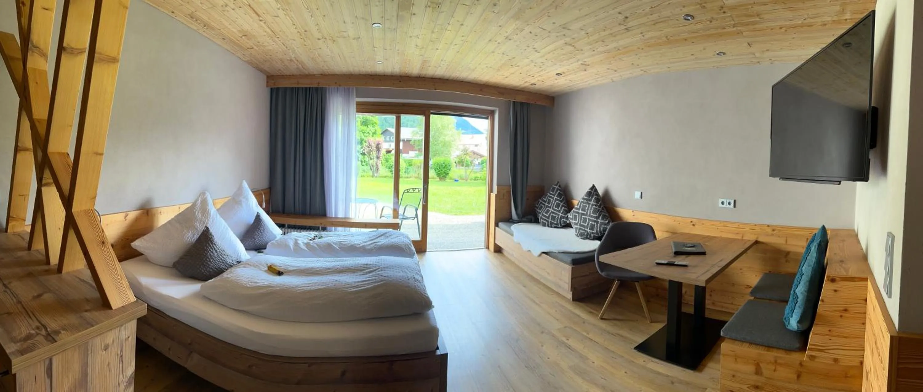 Photo of the whole room, Bed in Gästehaus Edlhuber