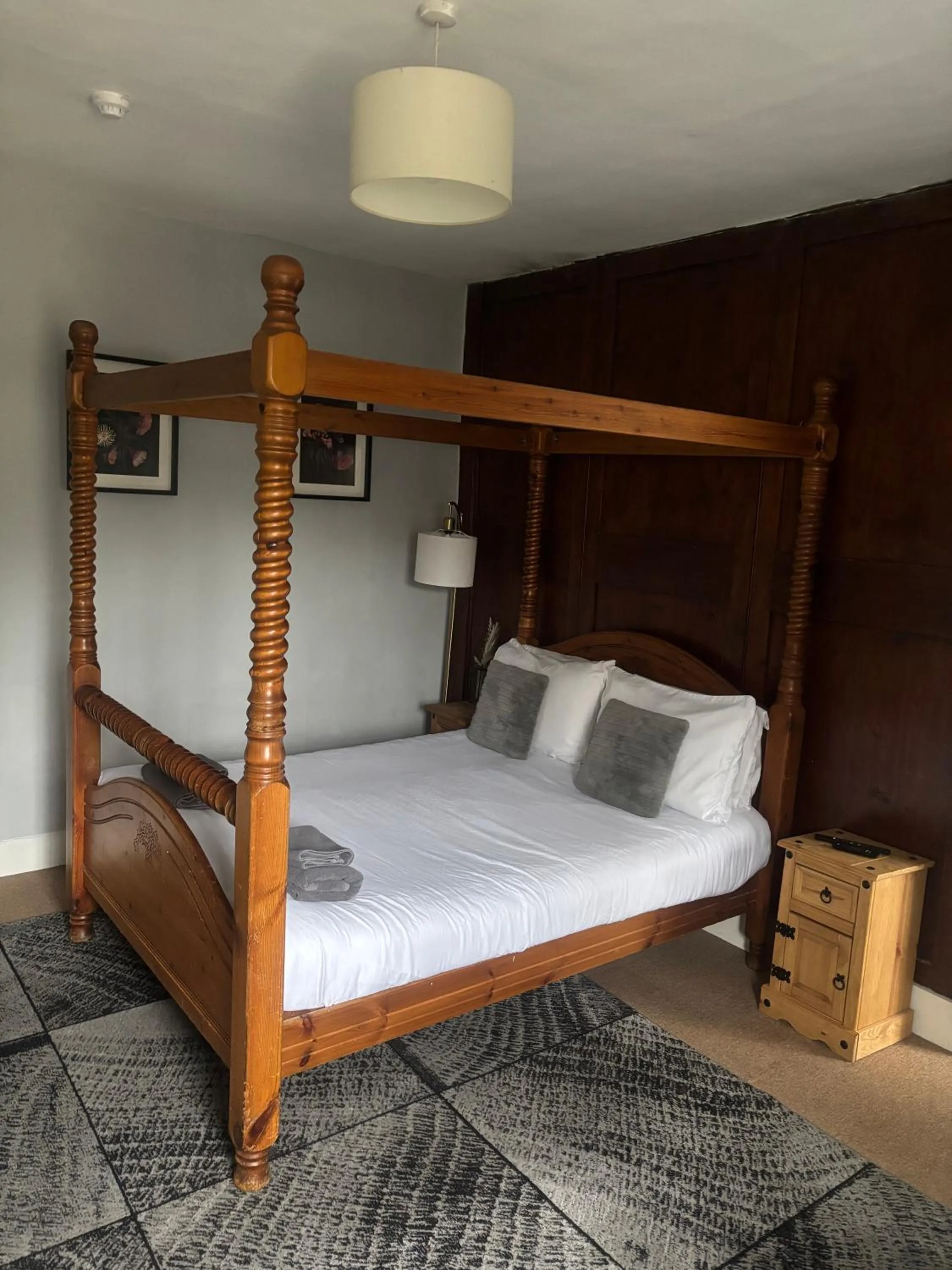 Bed in Three Tuns Ashwell