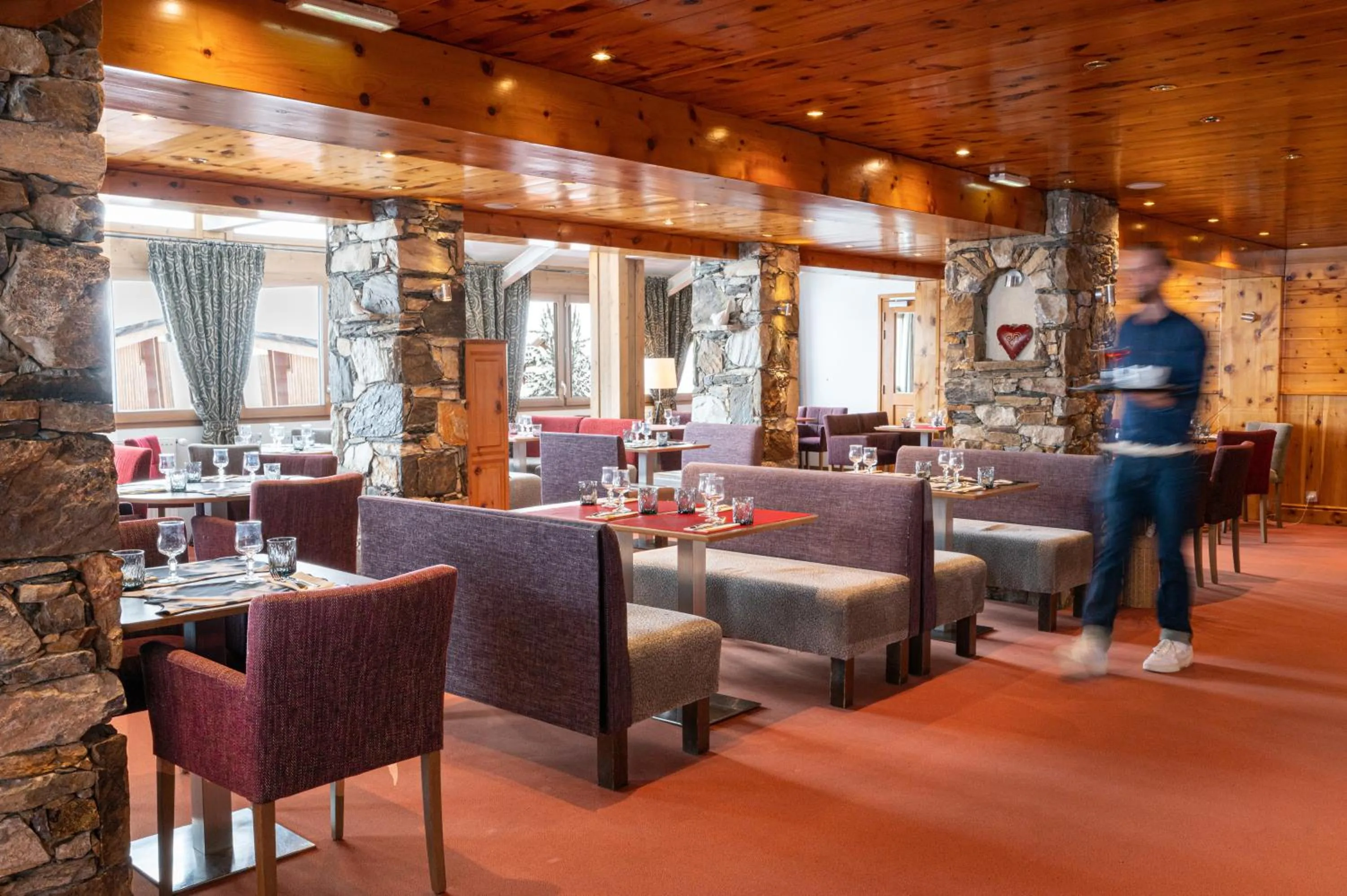 Restaurant/places to eat in Hôtel L'Aiguille Percée