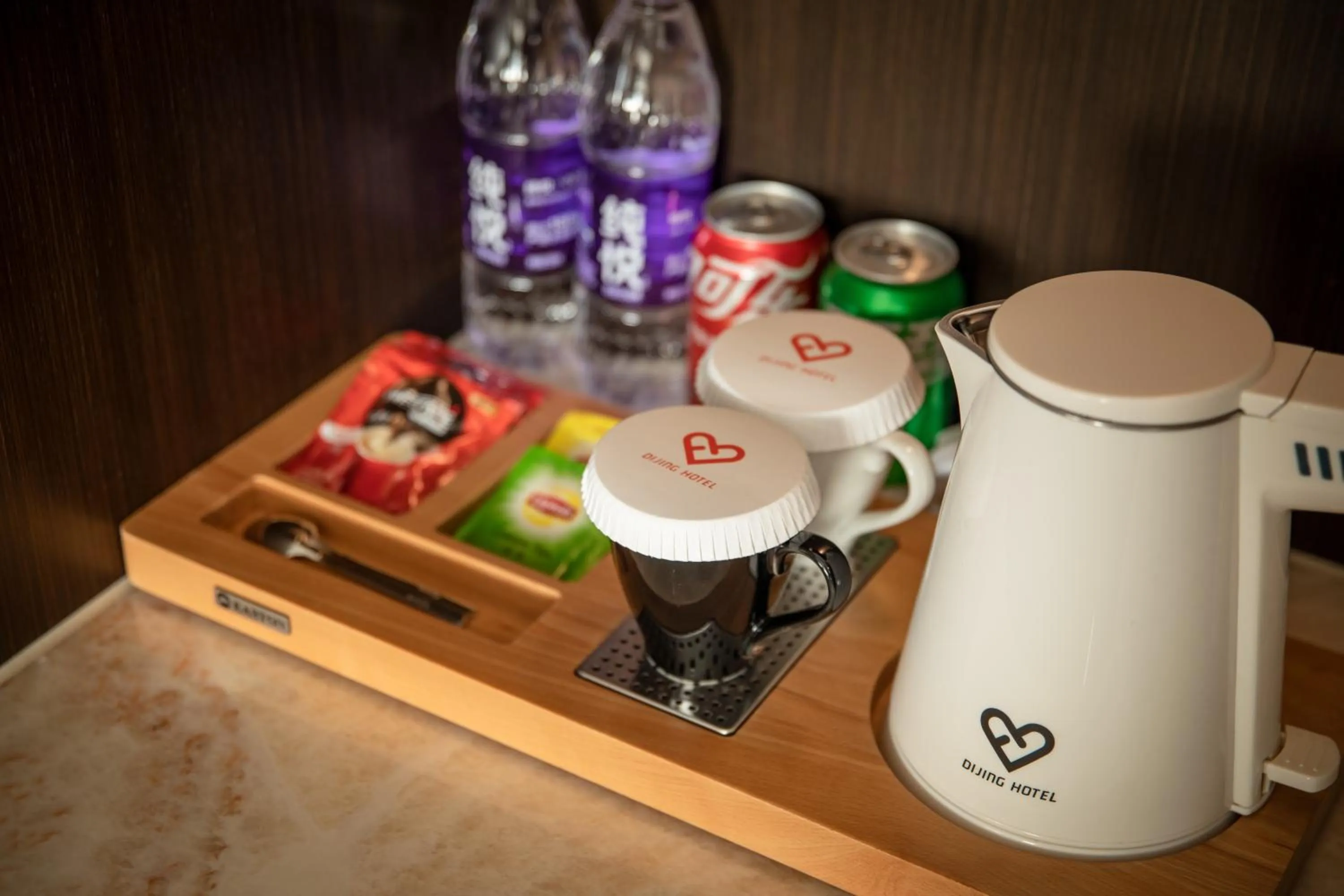 Coffee/tea facilities in Dijing Hotel Shanghai
