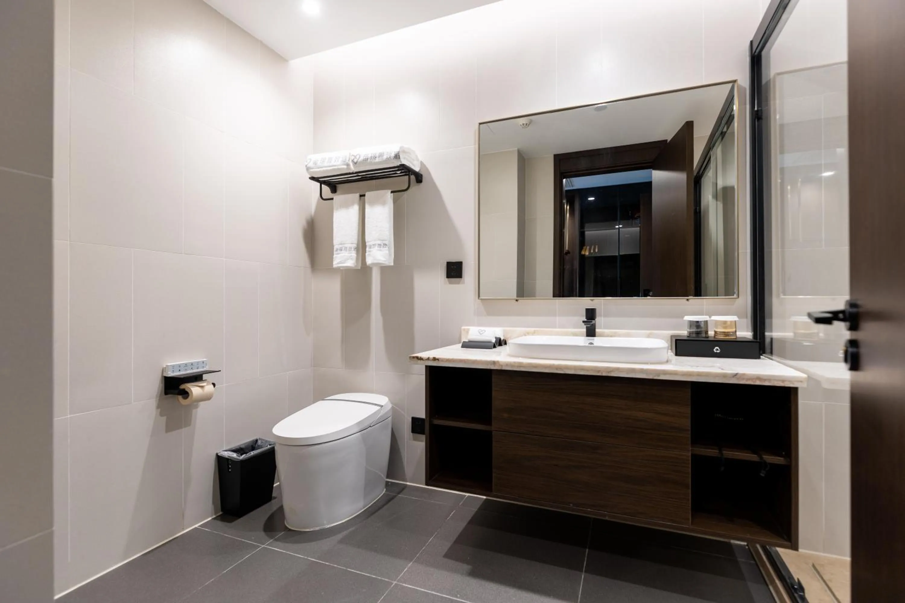 Shower in Dijing Hotel Shanghai