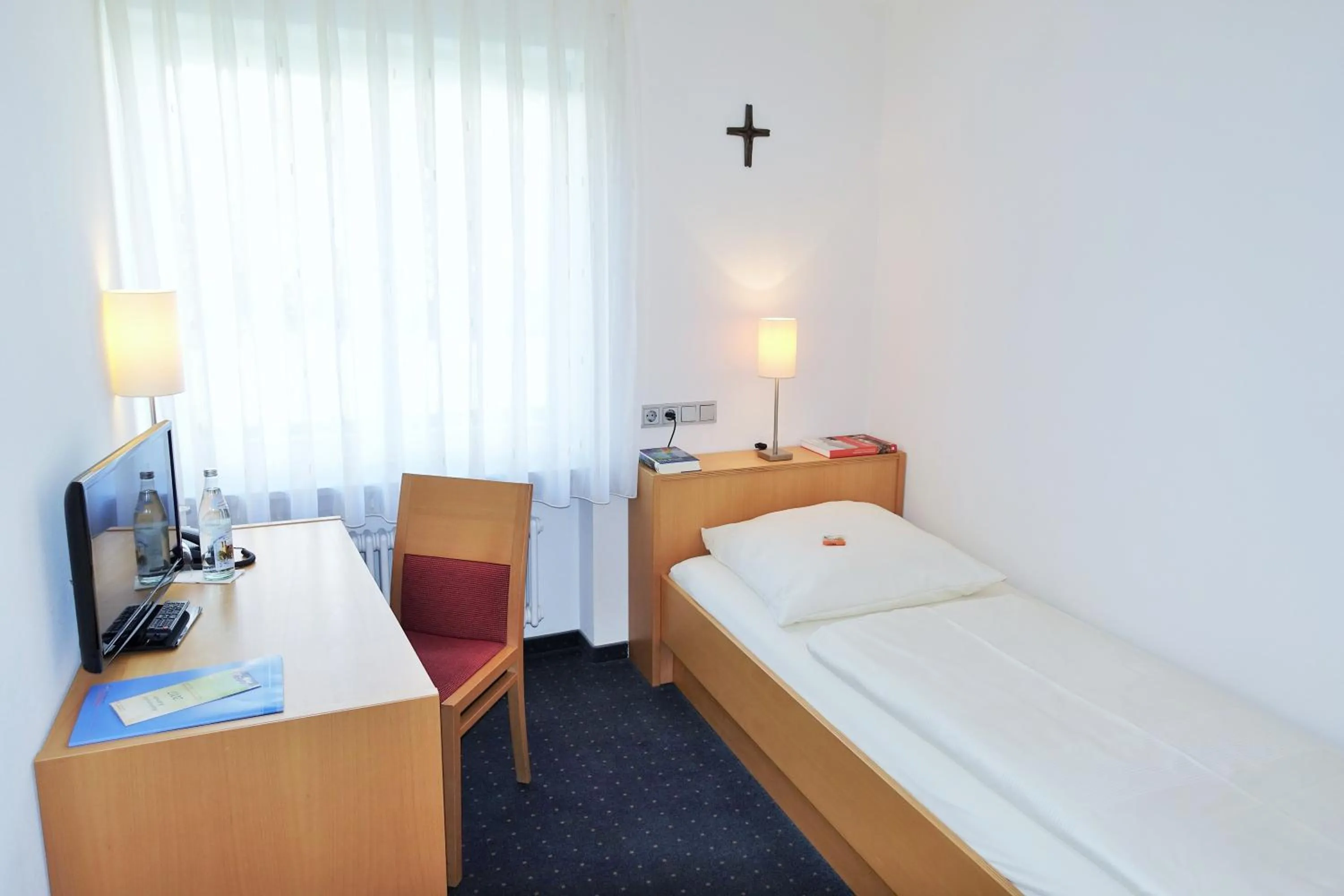 Photo of the whole room, Bed in Tagungshaus Schönenberg