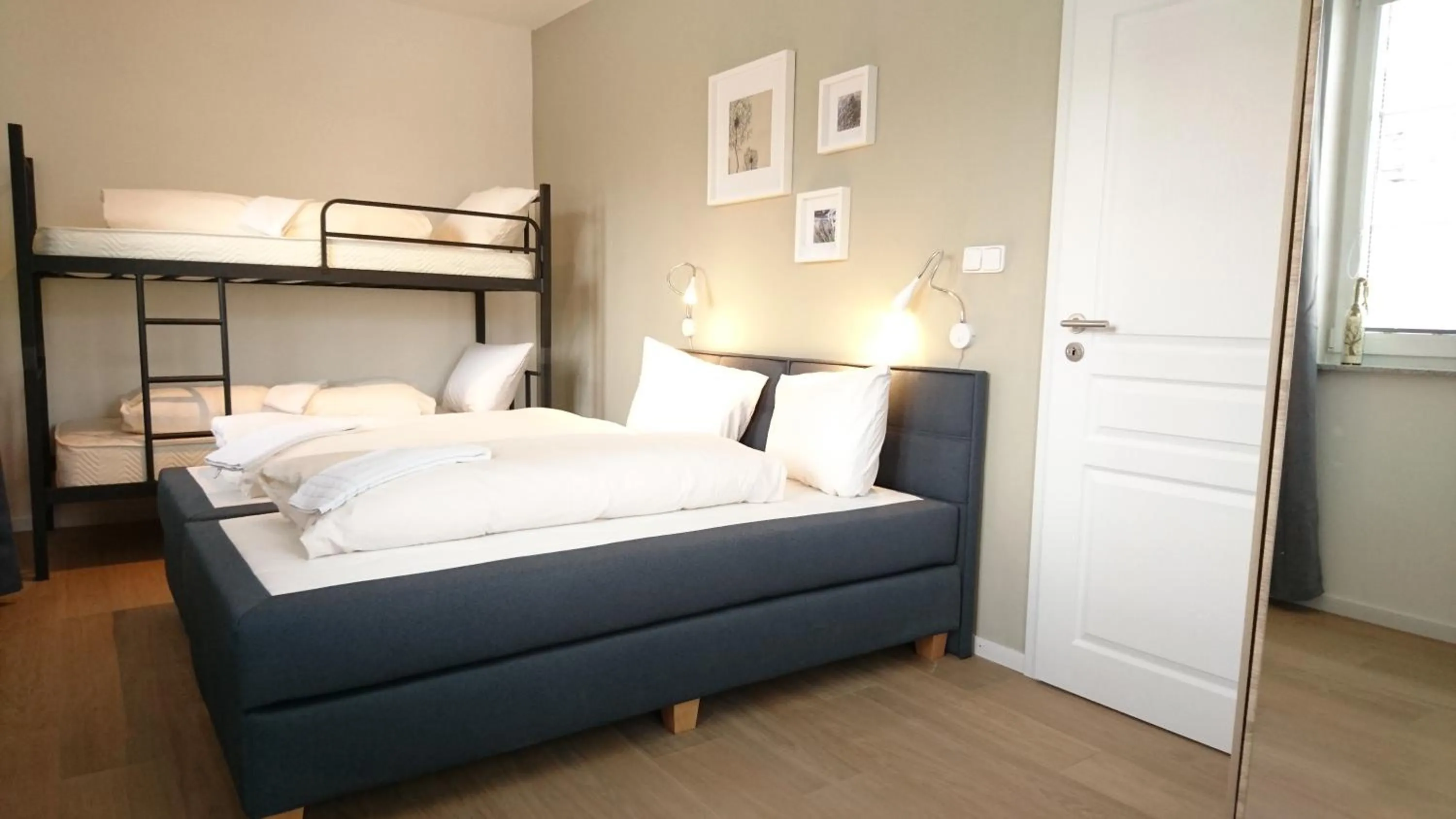 Photo of the whole room, Bed in Rock-inn