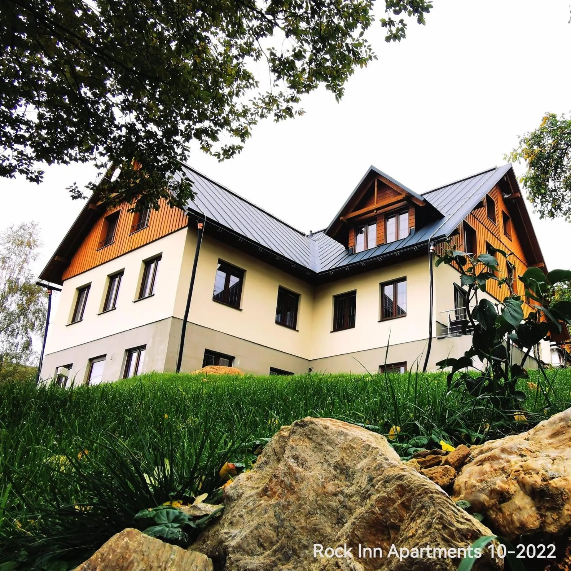 Property building in Rock-inn