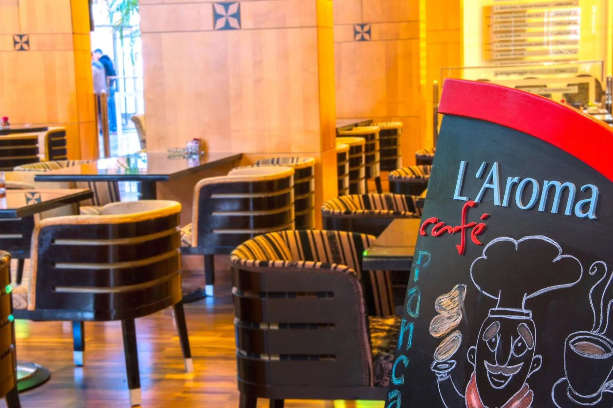 Lounge or bar in Holiday Inn Kuwait by IHG